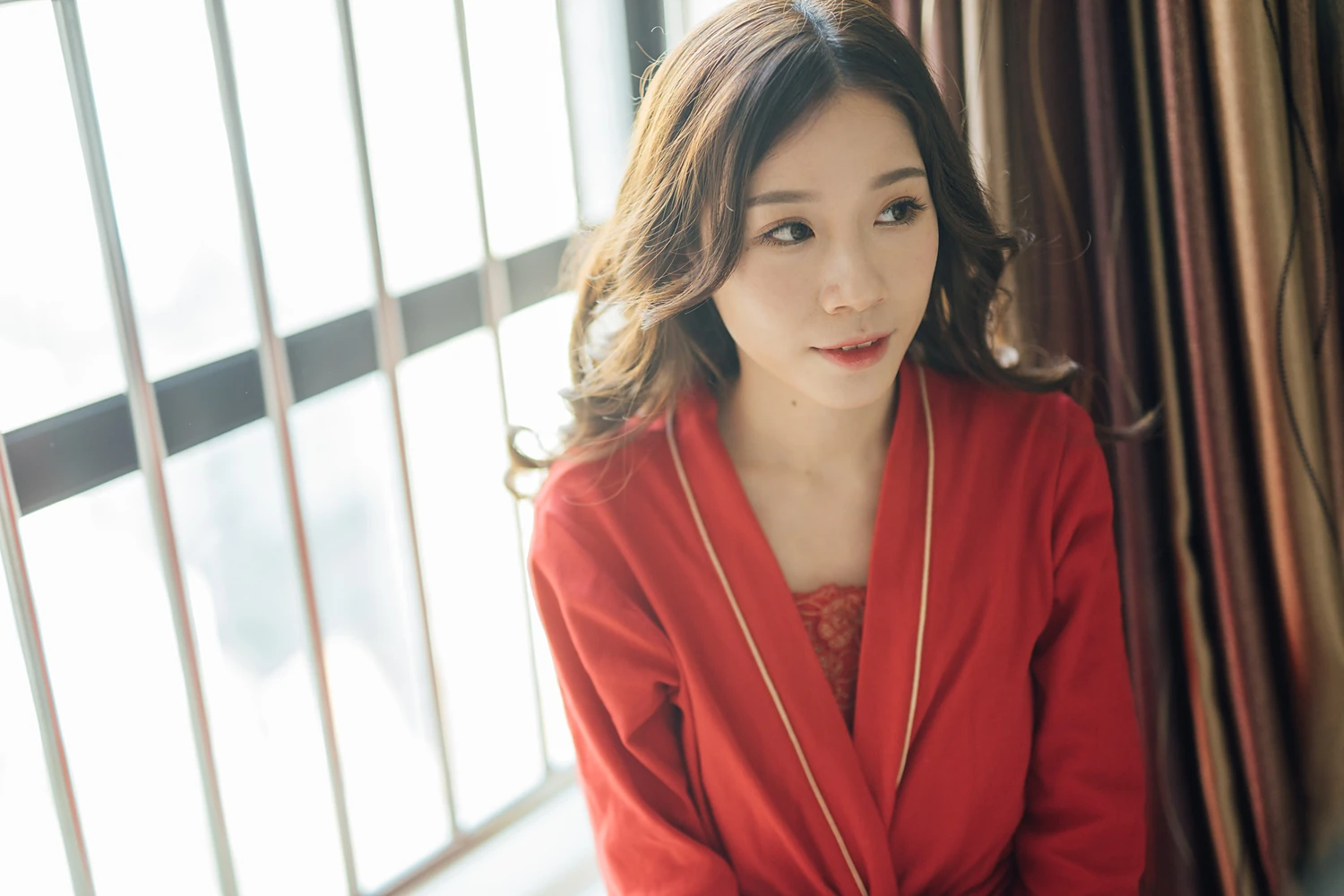 [素人新娘] 棕色微卷配下巴一粒小痣的小家碧玉的新娘婚礼现场实拍写真 H911