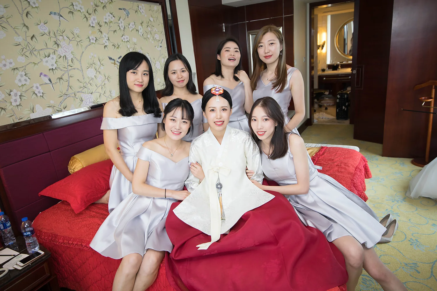 [素人新娘] 黑直发配苹果肌腮红的乖巧长相的新娘婚礼现场实拍写真 H912