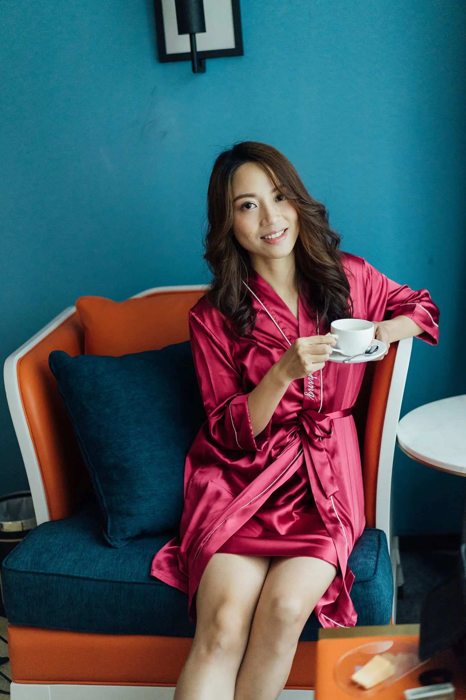 [素人新娘] 闭眼仰头穿着白抹胸束腰婚纱的新娘婚礼现场实拍写真 【H923】