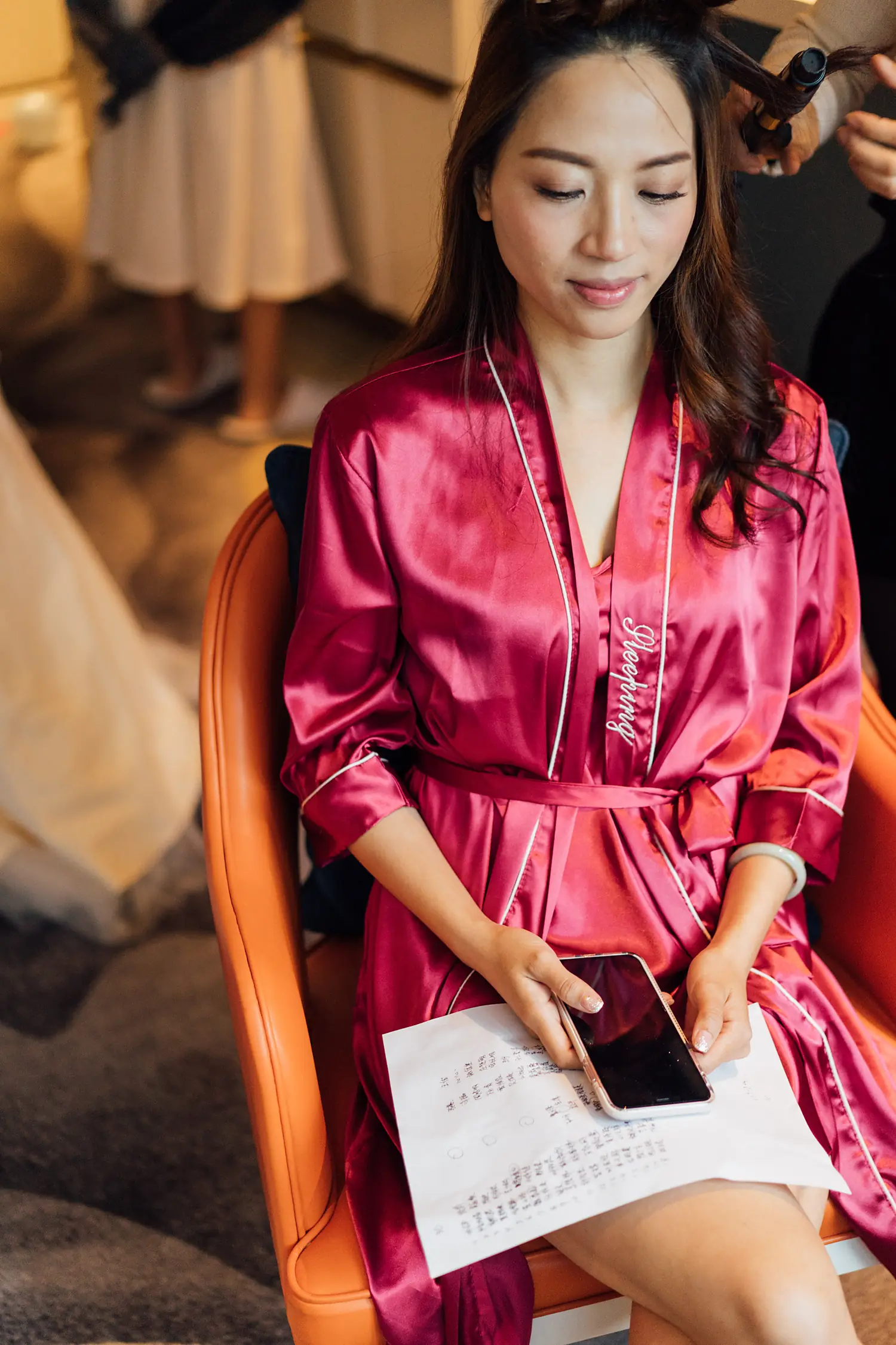 [素人新娘] 闭眼仰头穿着白抹胸束腰婚纱的新娘婚礼现场实拍写真 【H923】