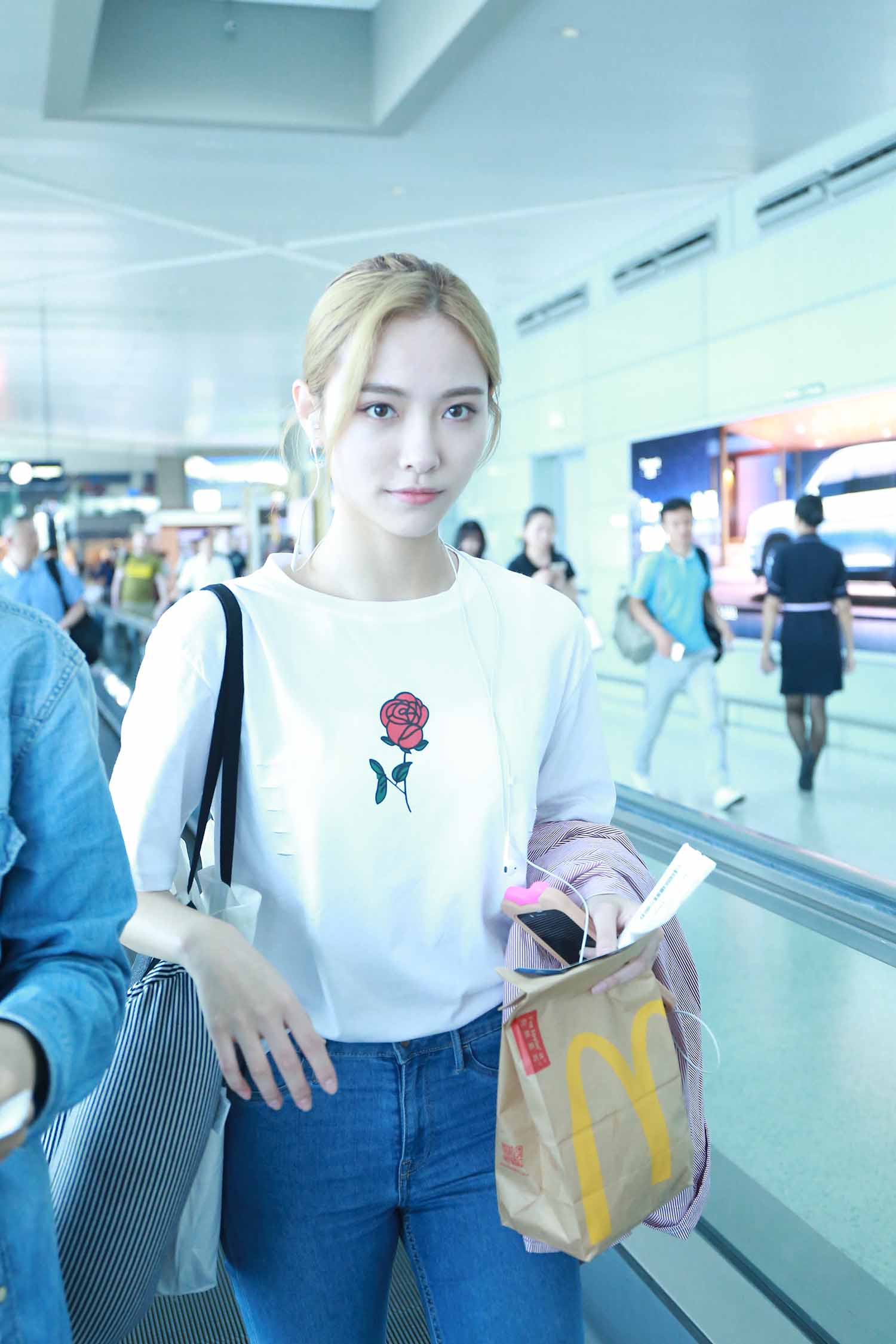 许佳琪明星生图高清写真合集[百度网盘下载]