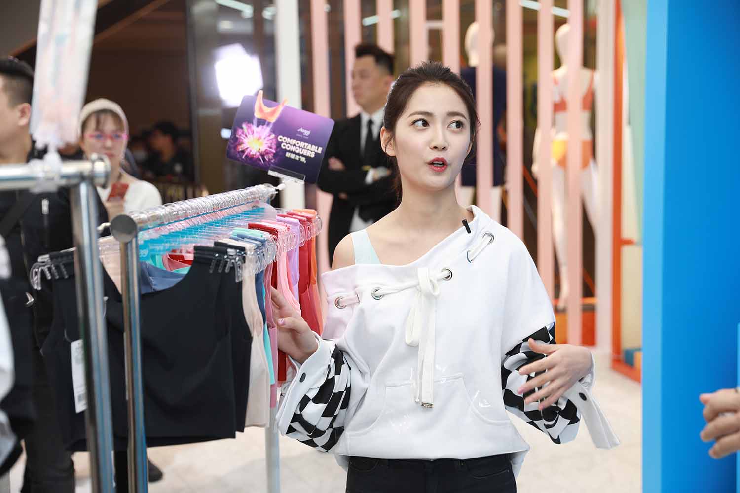 陈钰琪明星生图高清写真合集[百度网盘下载]