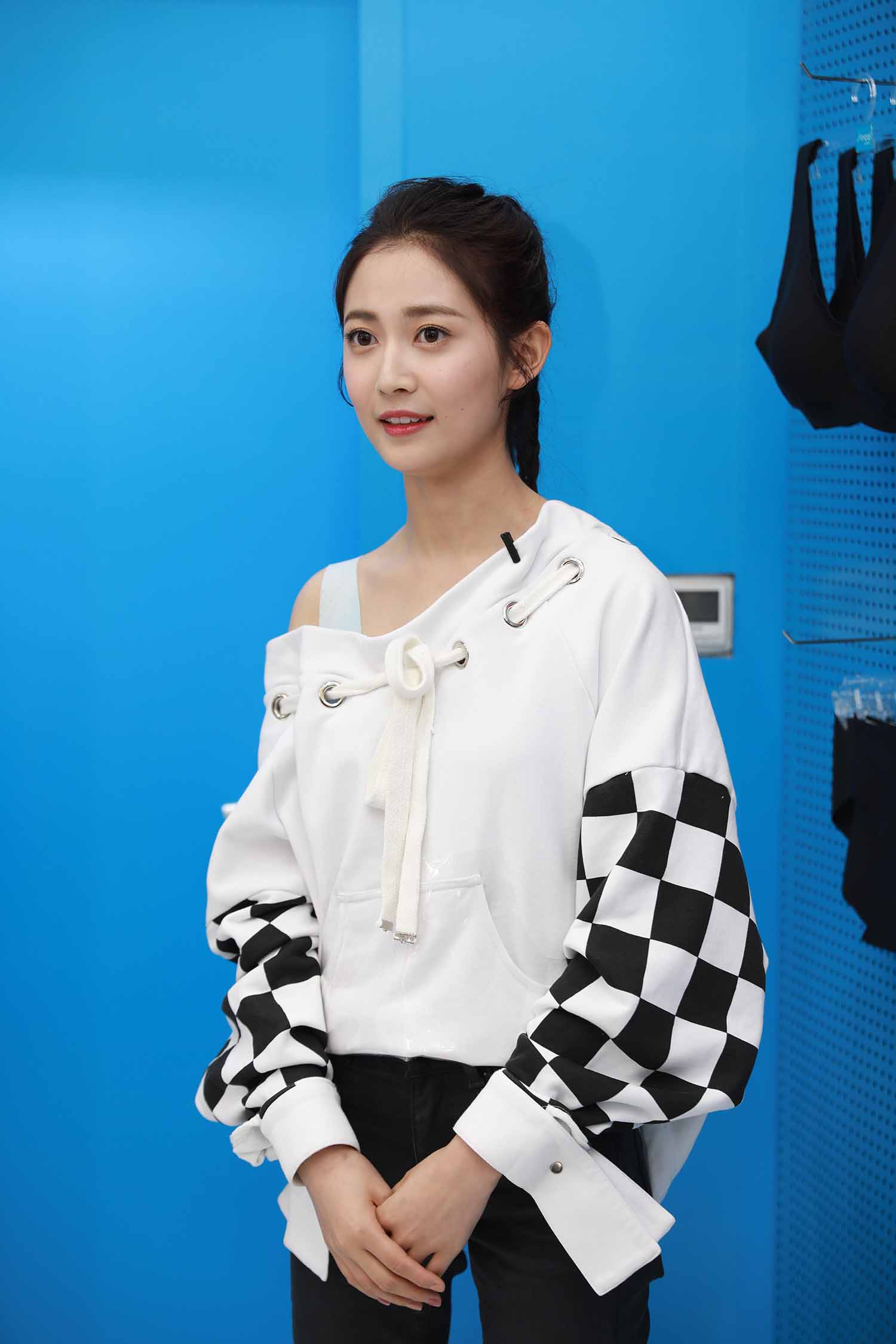 陈钰琪明星生图高清写真合集[百度网盘下载]