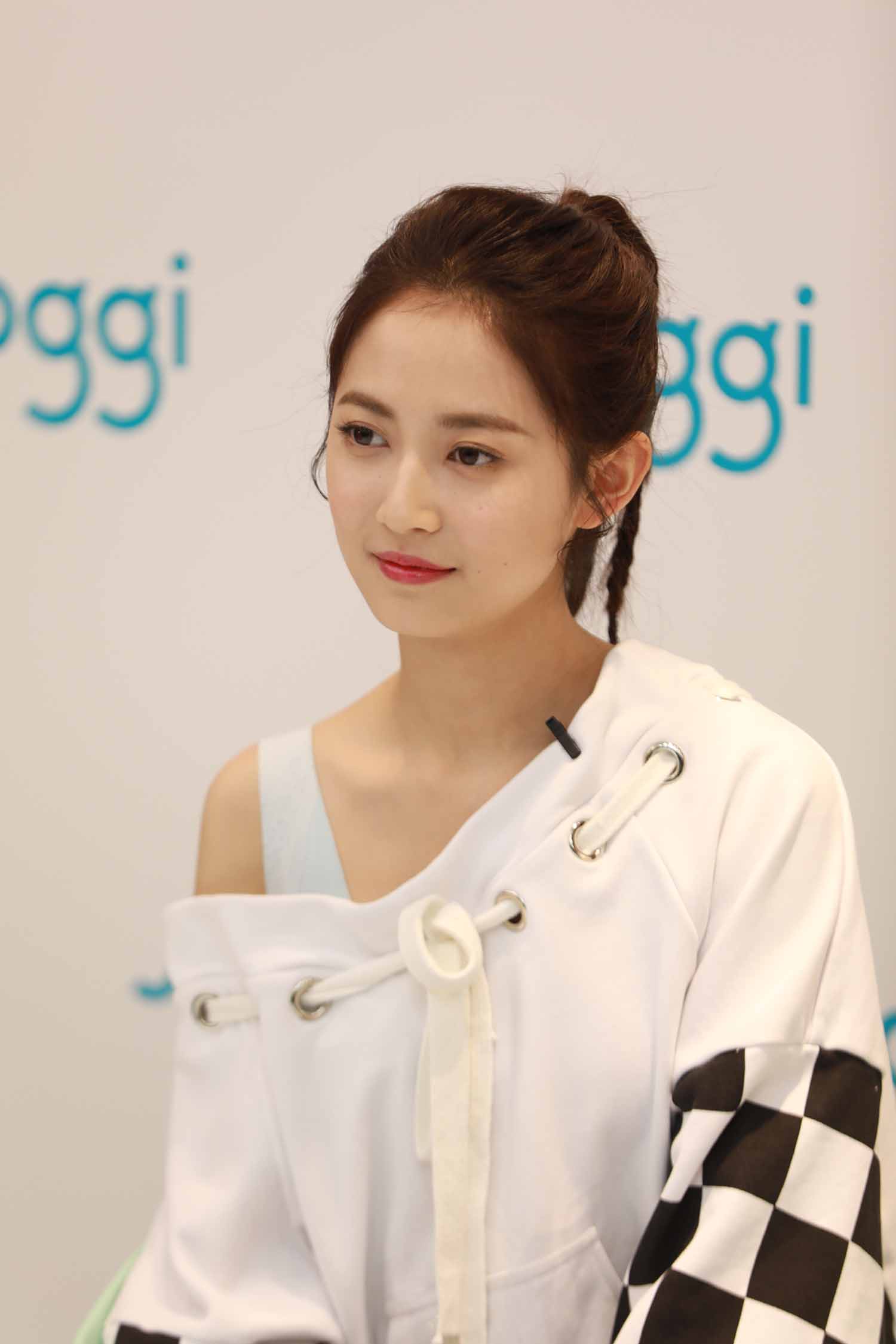 陈钰琪明星生图高清写真合集[百度网盘下载]