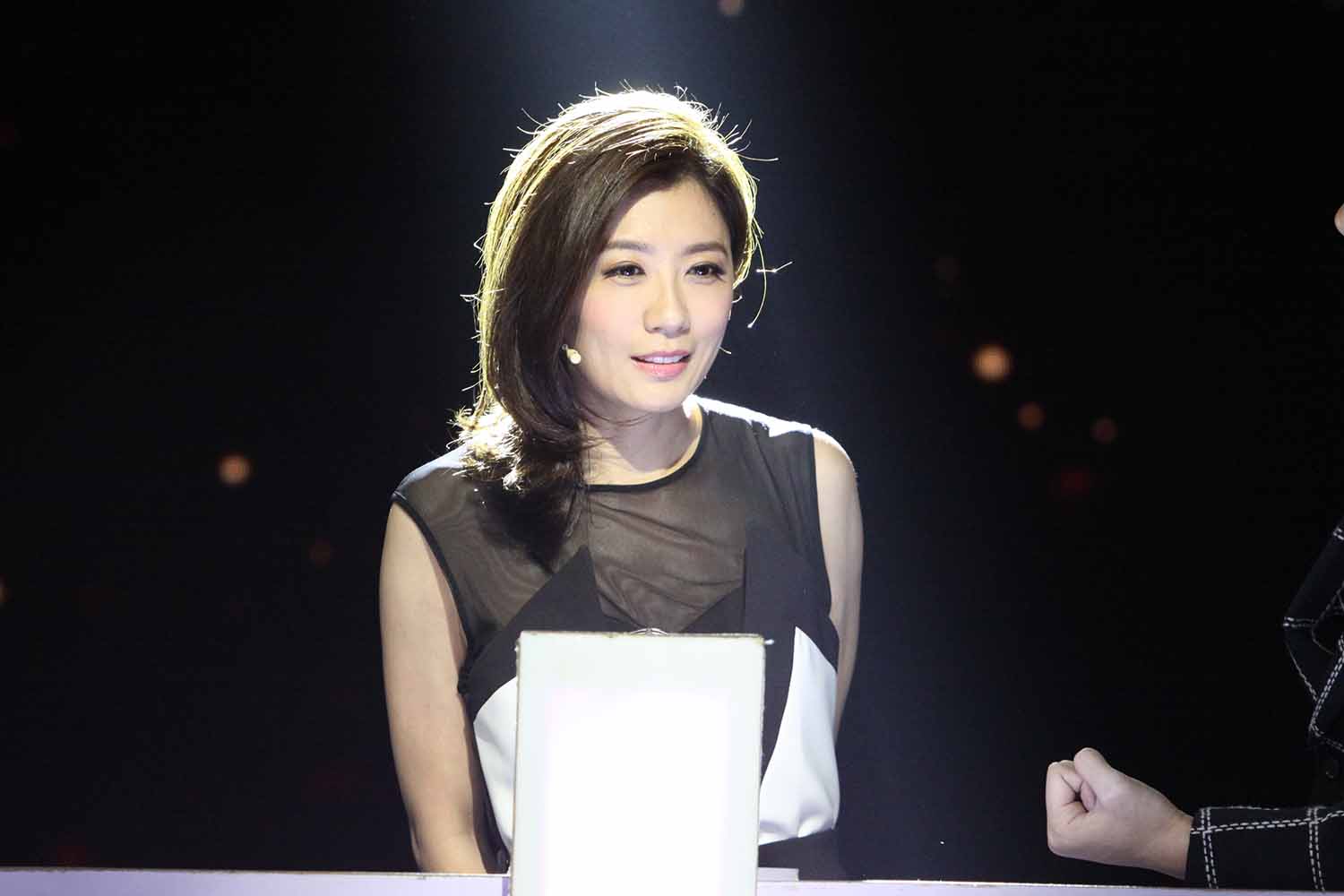 贾静雯明星生图高清写真合集[百度网盘下载]