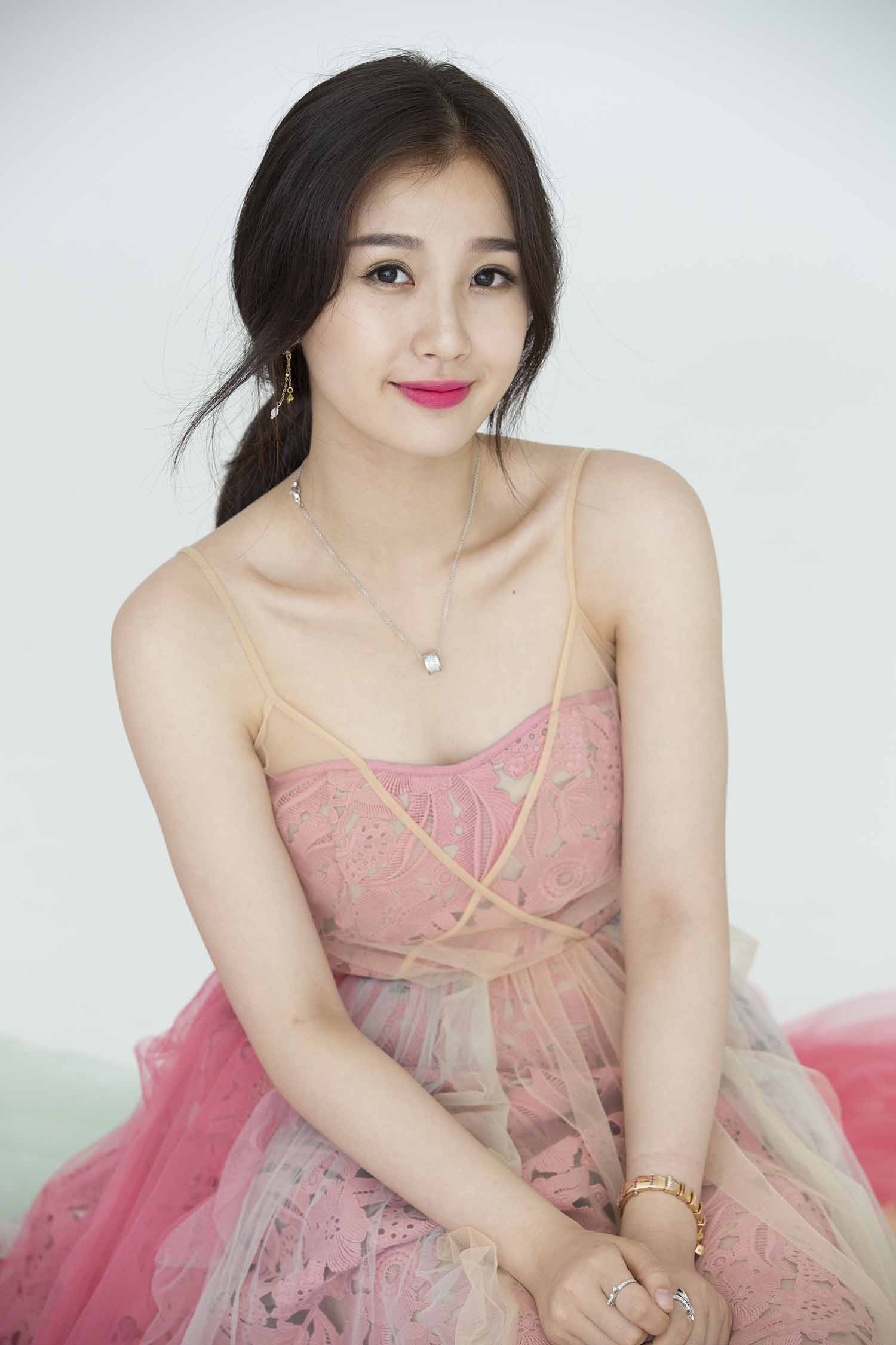 虞书欣明星生图高清写真合集[百度网盘下载]