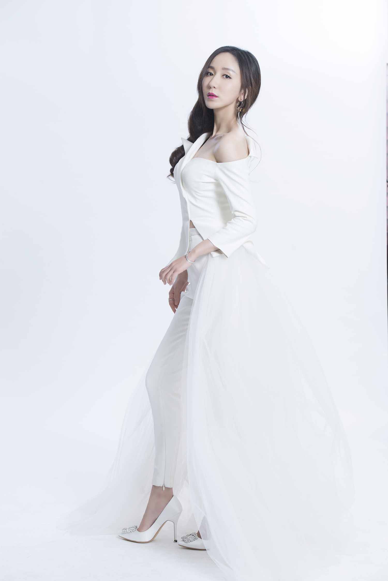 娄艺潇明星生图高清写真合集[百度网盘下载]