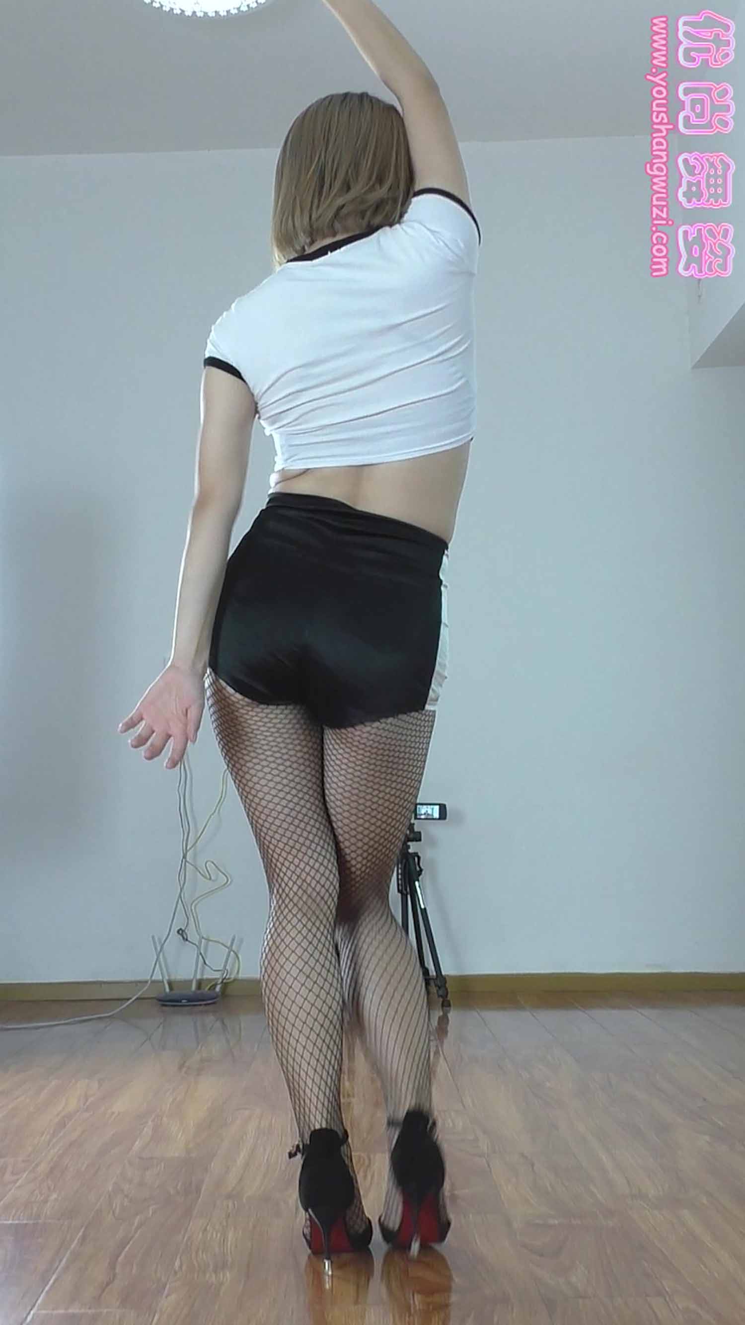 【优尚舞姿】菲儿3期热舞视频 [63V/32G]