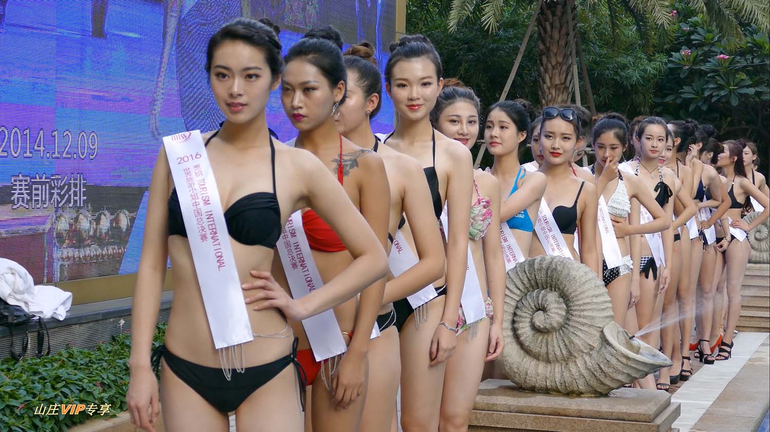 [4K画质]2016高颜值高叉比基尼美人泳池外拍节选2[1V/21.5G][百度网盘]