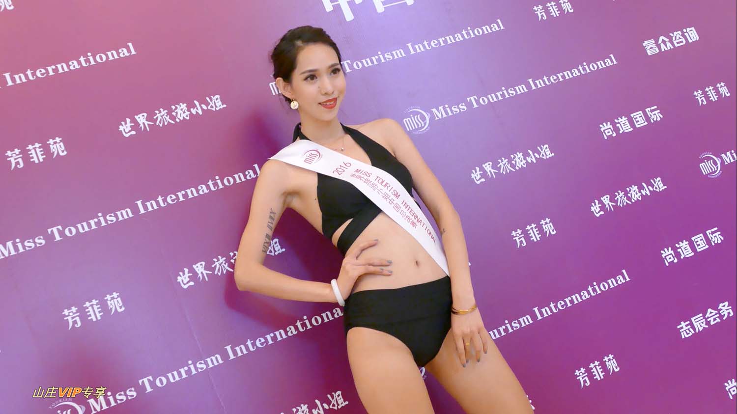 [4K画质]2016高颜值高叉比基尼美人泳池外拍节选3[1V/17.4G][百度网盘]