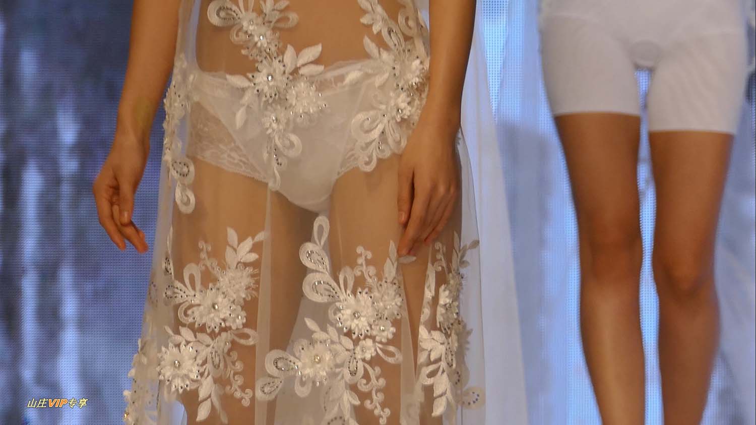 [4K画质]2017名模性感高叉模特内衣秀[1V/26.7G][百度网盘]