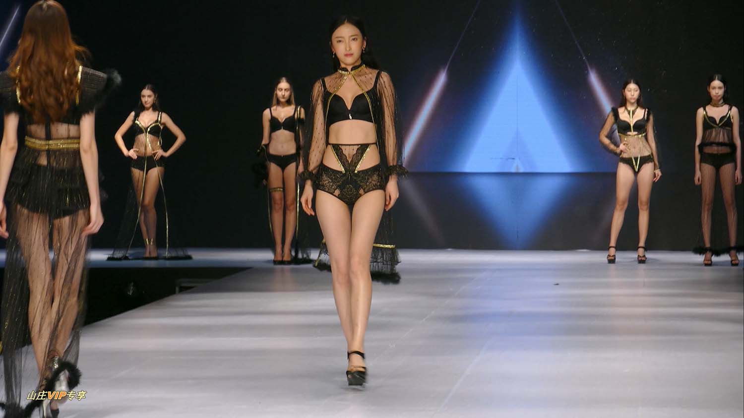 [4K画质]2017名模性感高叉模特内衣秀[1V/26.7G][百度网盘]