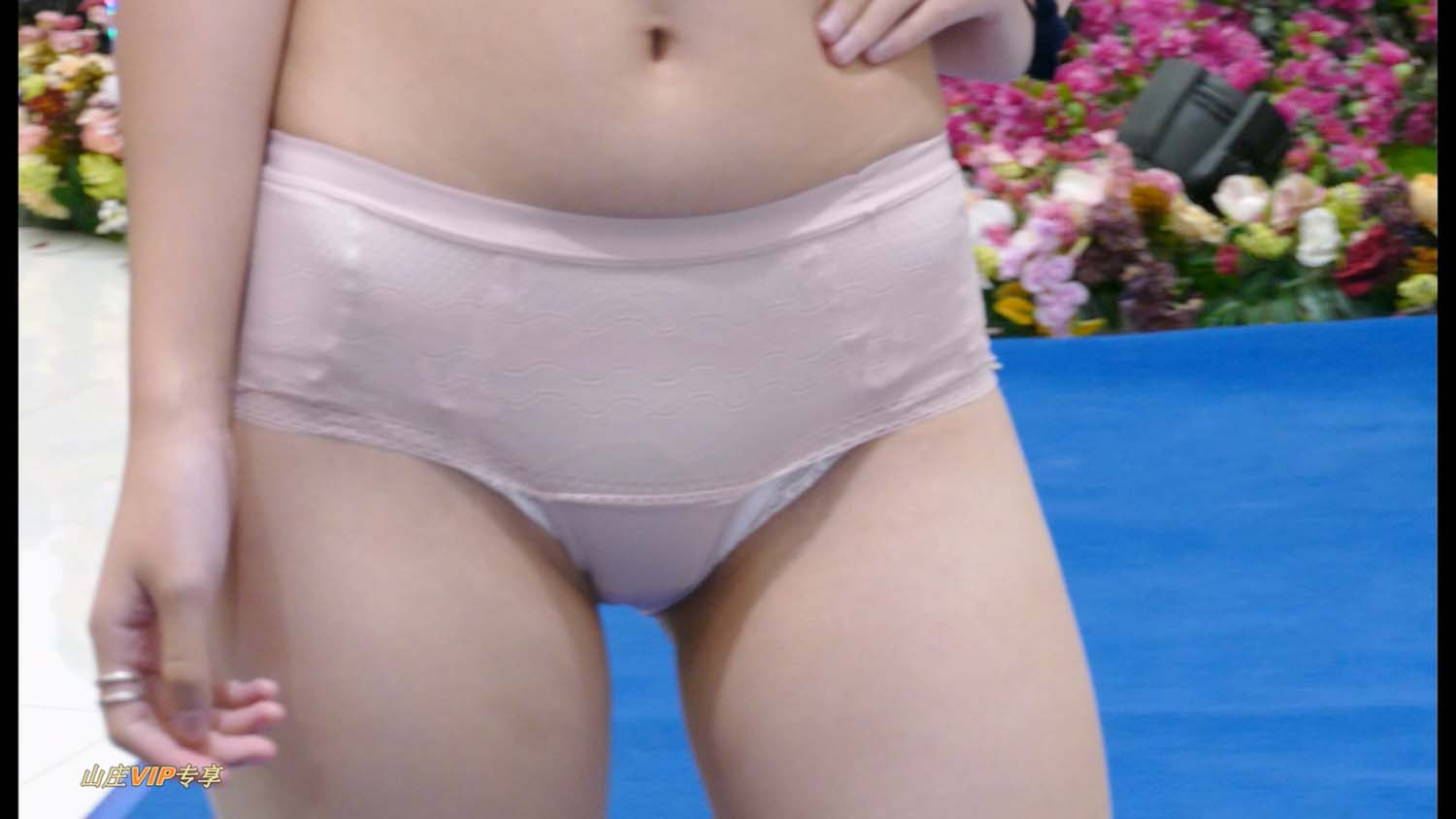 [4K画质]2017奥莱+静态12美女模特内衣走秀[1V/47.2G][百度网盘]