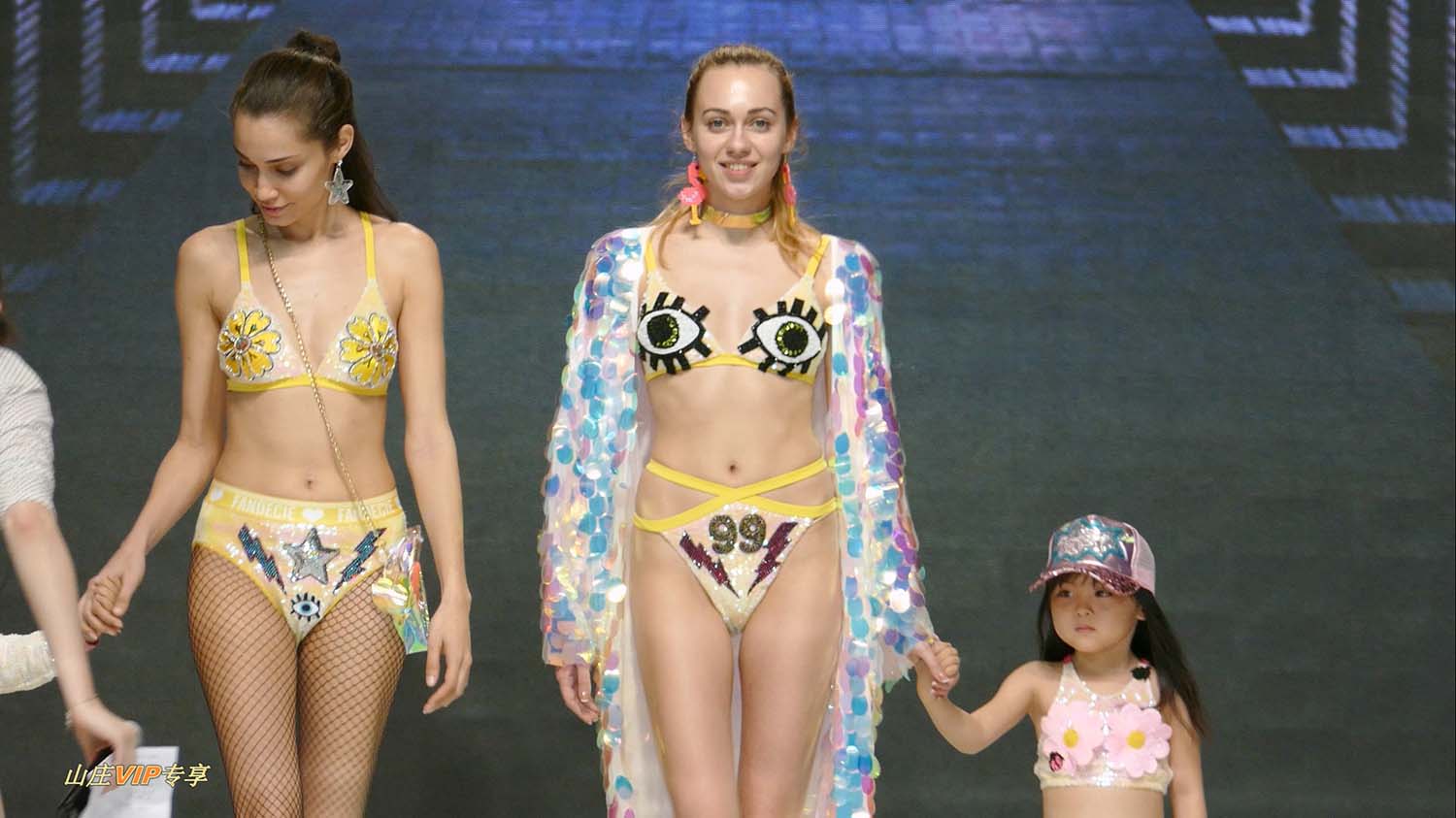 [4K画质]2017深圳内衣展丝袜性感内衣秀[1V/22.3G][百度网盘]