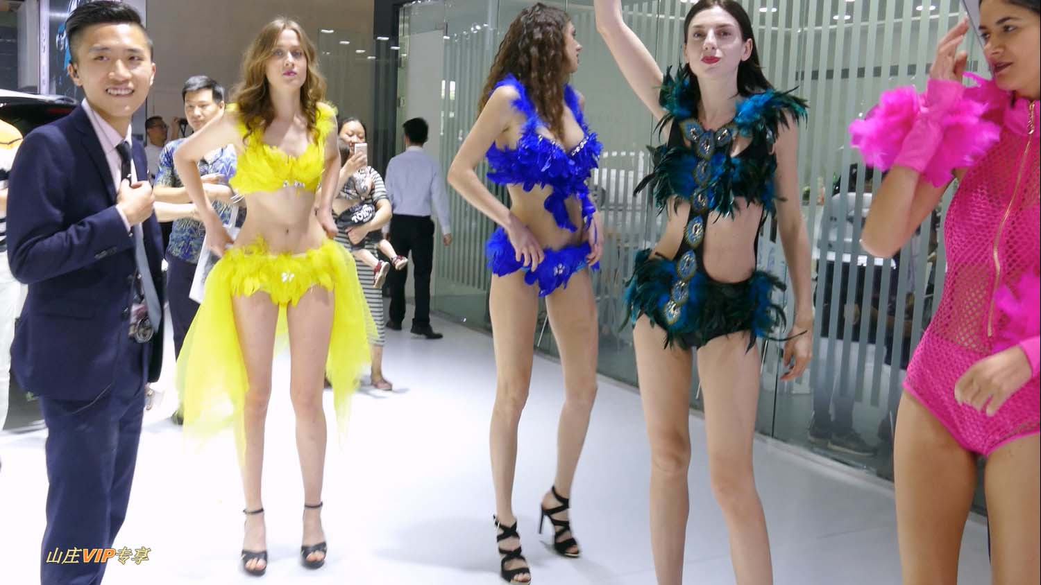 [4K画质]2017靓丽长腿美人东莞车展模特展示[1V/84.3G][百度网盘]