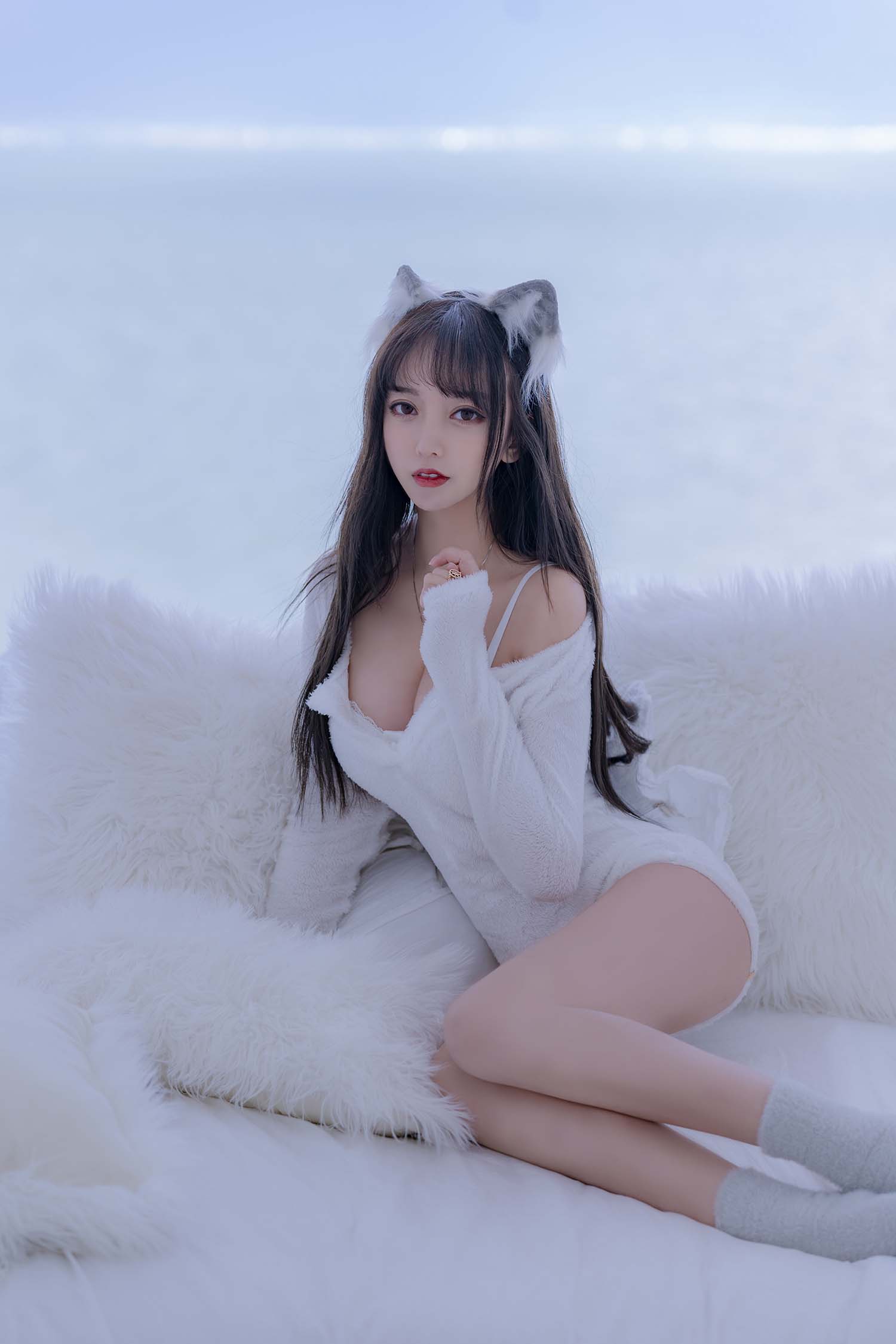 过期米线线喵 73米线 - 小狼 [56P-76MB]