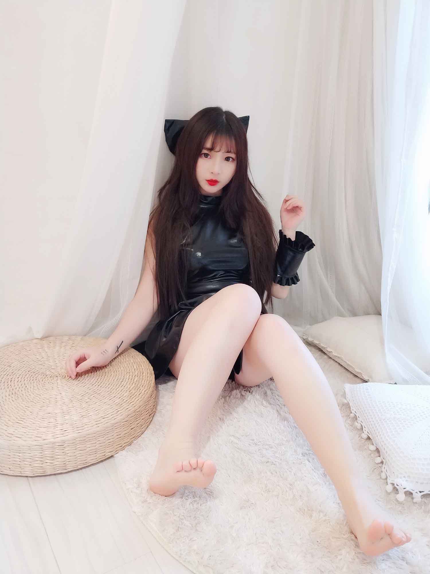 [积分购买] 古川 NO.036 黑亮连衣裙 裸足 [35P-213M] [百度网盘]