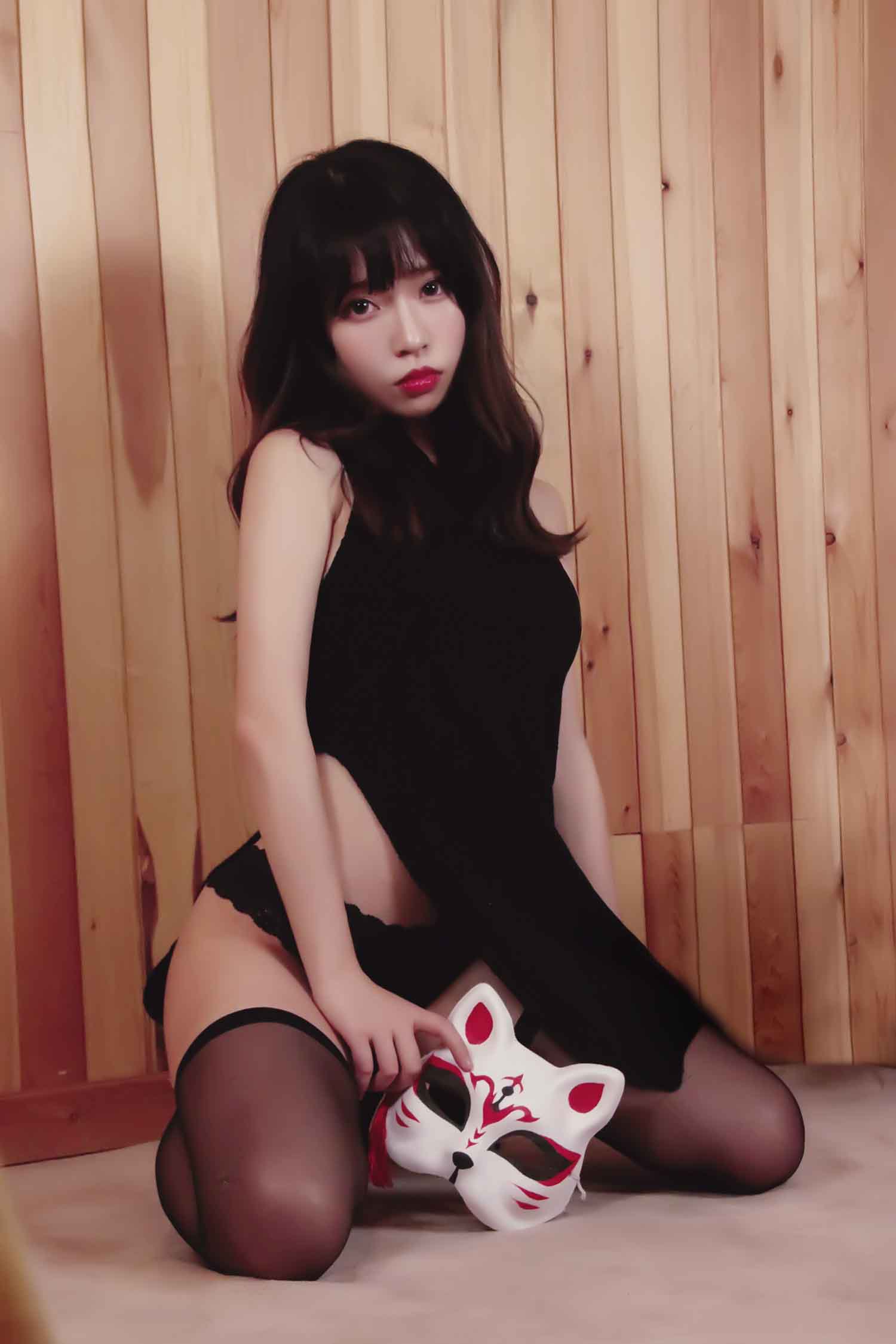 [积分兑换] 白易子 NO.08 高叉毛衣 [26P-38MB] [美女写真]