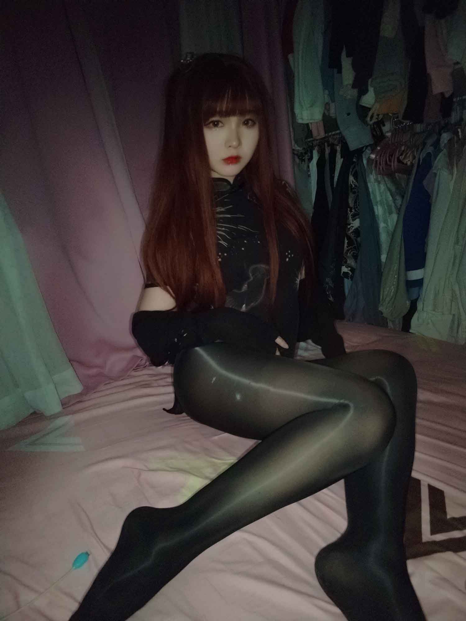 [积分购买] 古川 NO.039 自拍系列亮丝黑旗袍[42P5V 254M ] [百度网盘]