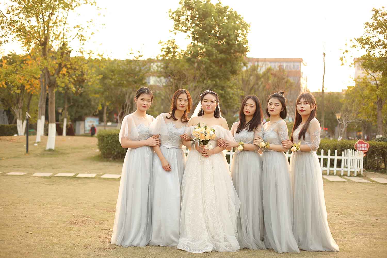 [素人新娘] 身材很丰满富态的新娘婚礼现场实拍写真 H311