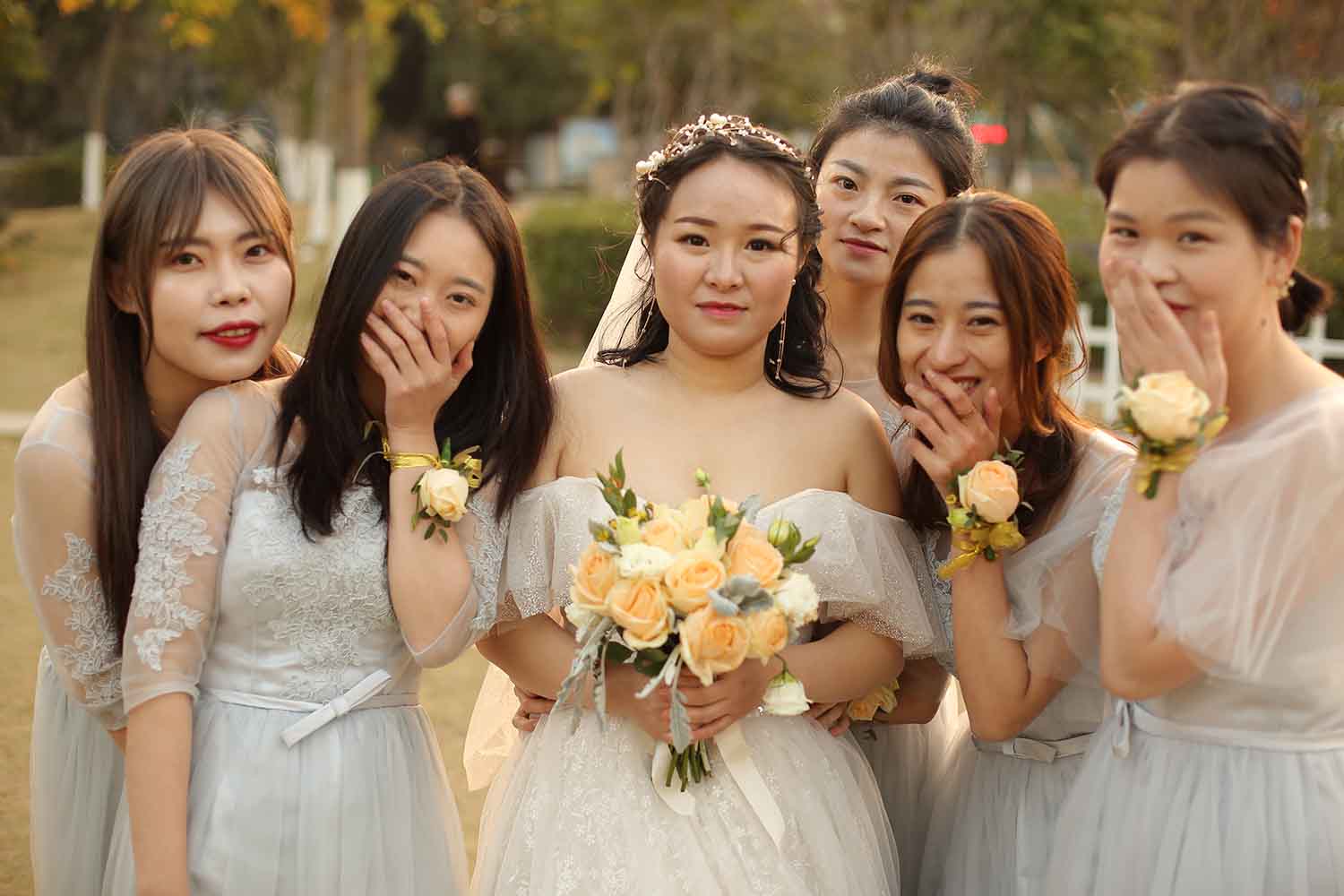 [素人新娘] 身材很丰满富态的新娘婚礼现场实拍写真 H311