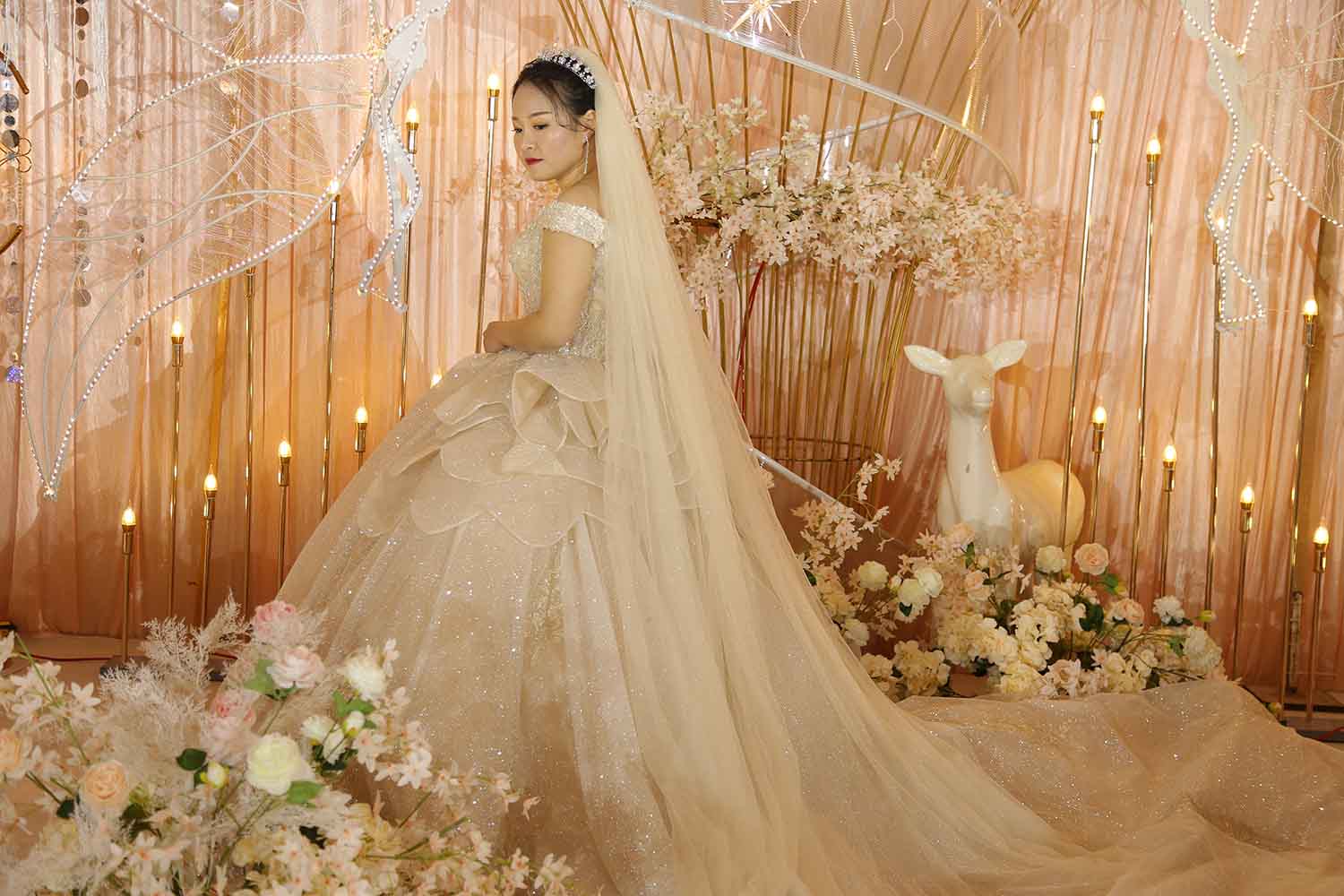 [素人新娘] 身材很丰满富态的新娘婚礼现场实拍写真 H311