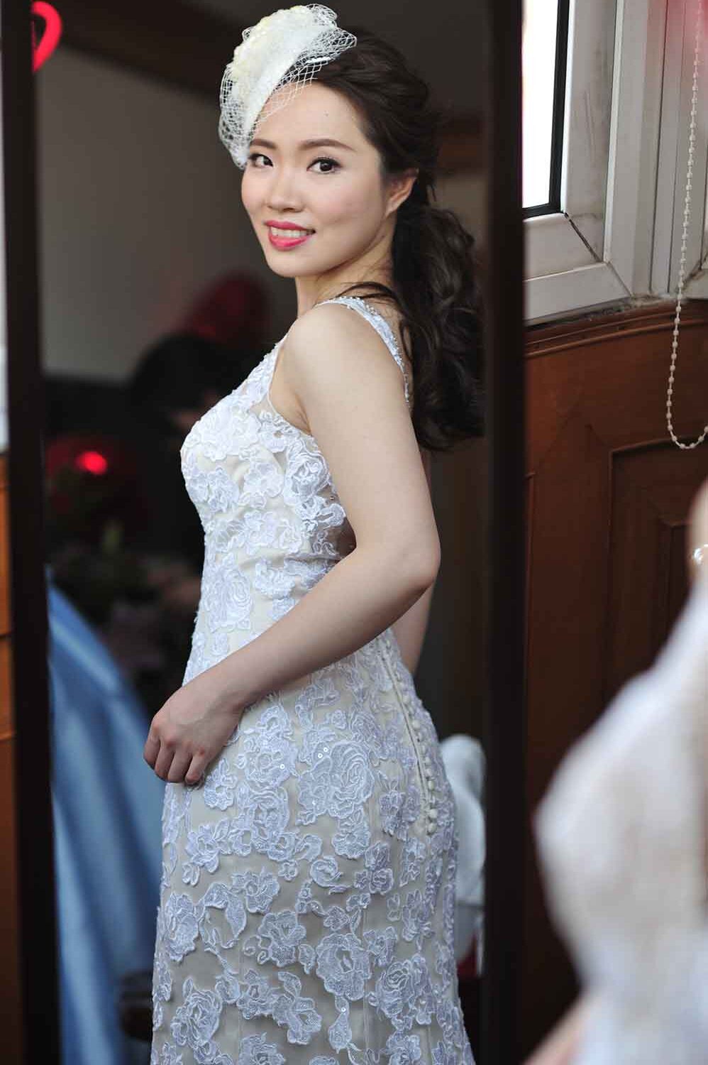 [素人新娘] 露出后背的贵妇气质新娘婚礼现场实拍写真 H234