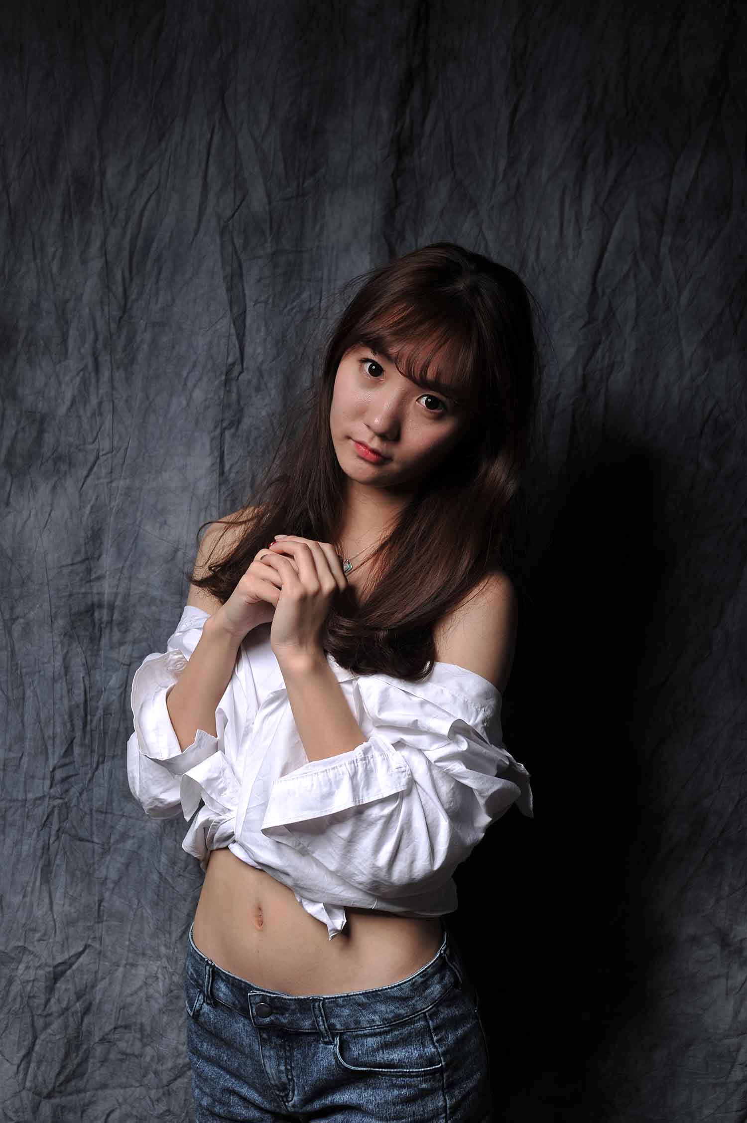 [素人新娘] 笑容甜美的虎牙美女小蛮腰准新娘室内婚纱照写真 H228