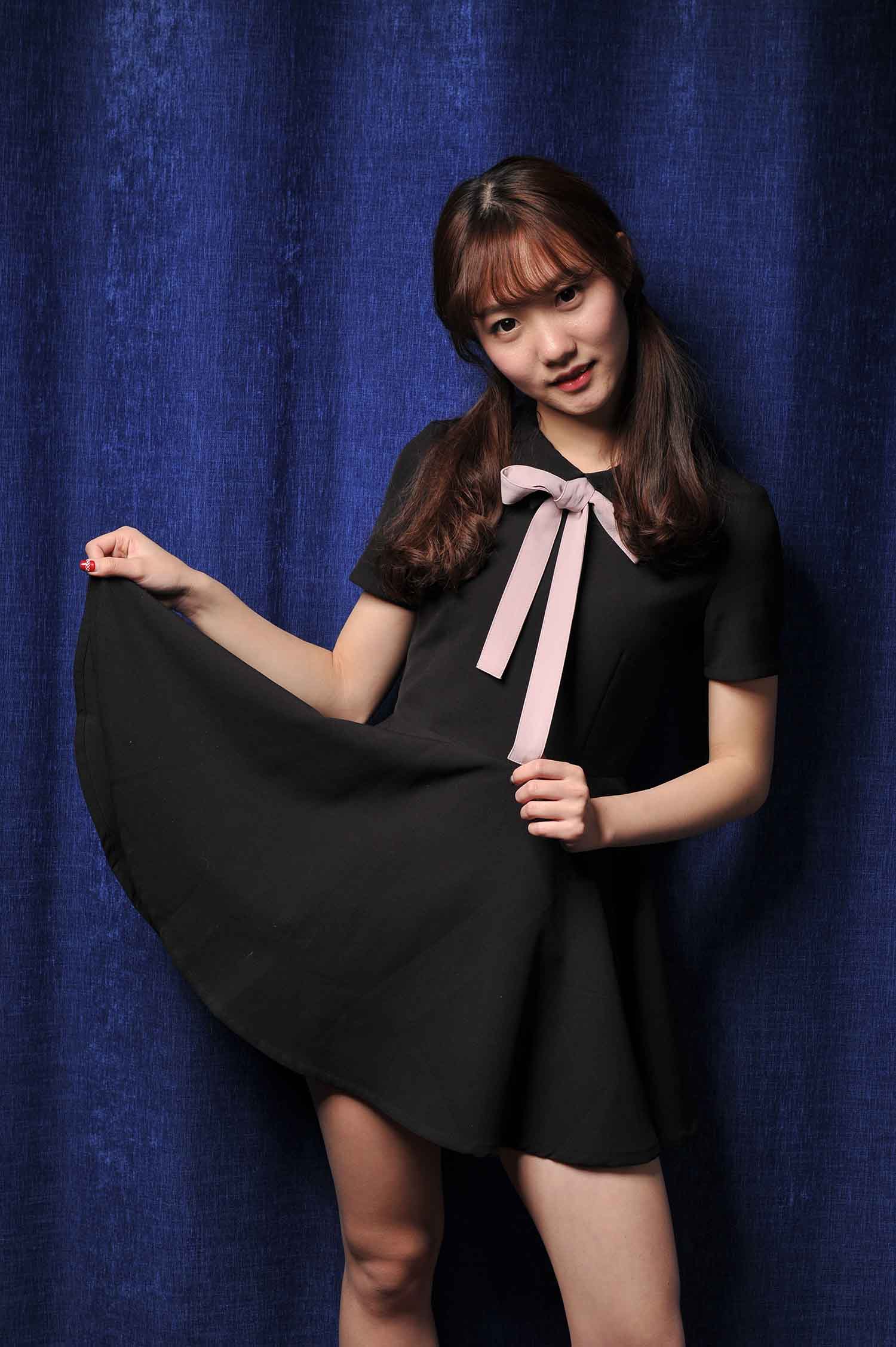 [素人新娘] 笑容甜美的虎牙美女小蛮腰准新娘室内婚纱照写真 H228