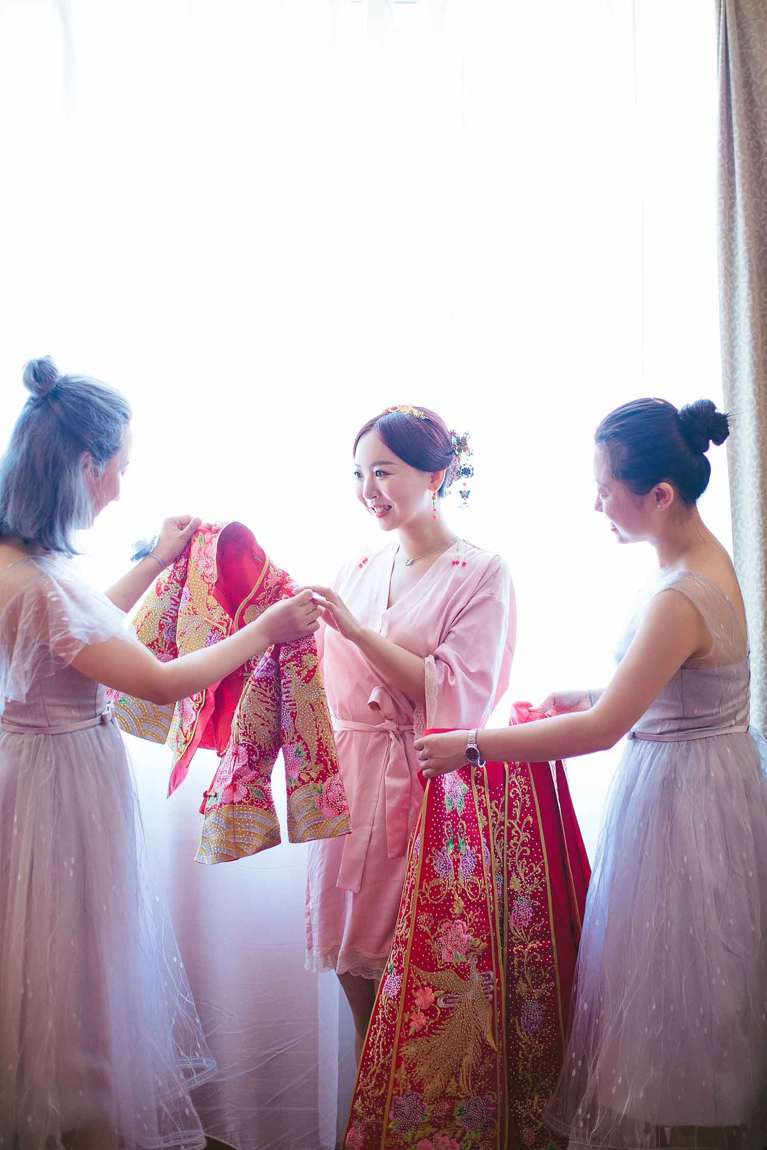 [素人新娘] 五官精致后背有纹身，一看就是有故事的新娘婚礼现场实拍写真 H241