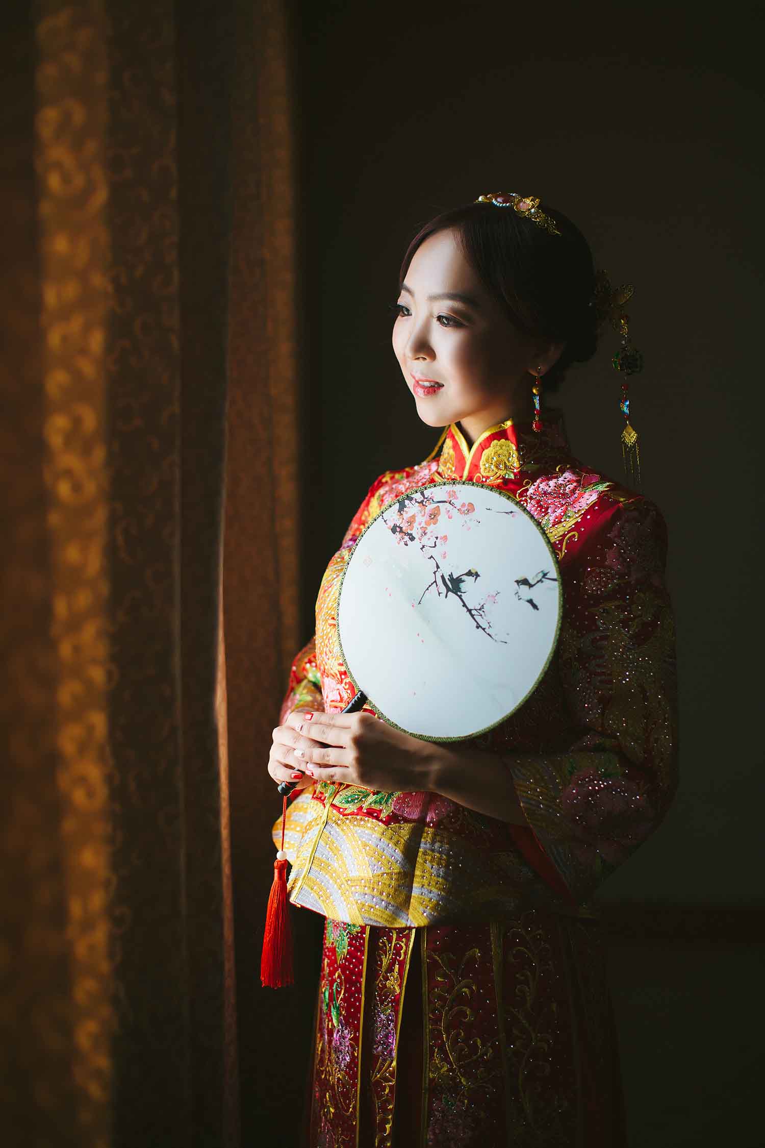 [素人新娘] 五官精致后背有纹身，一看就是有故事的新娘婚礼现场实拍写真 H241