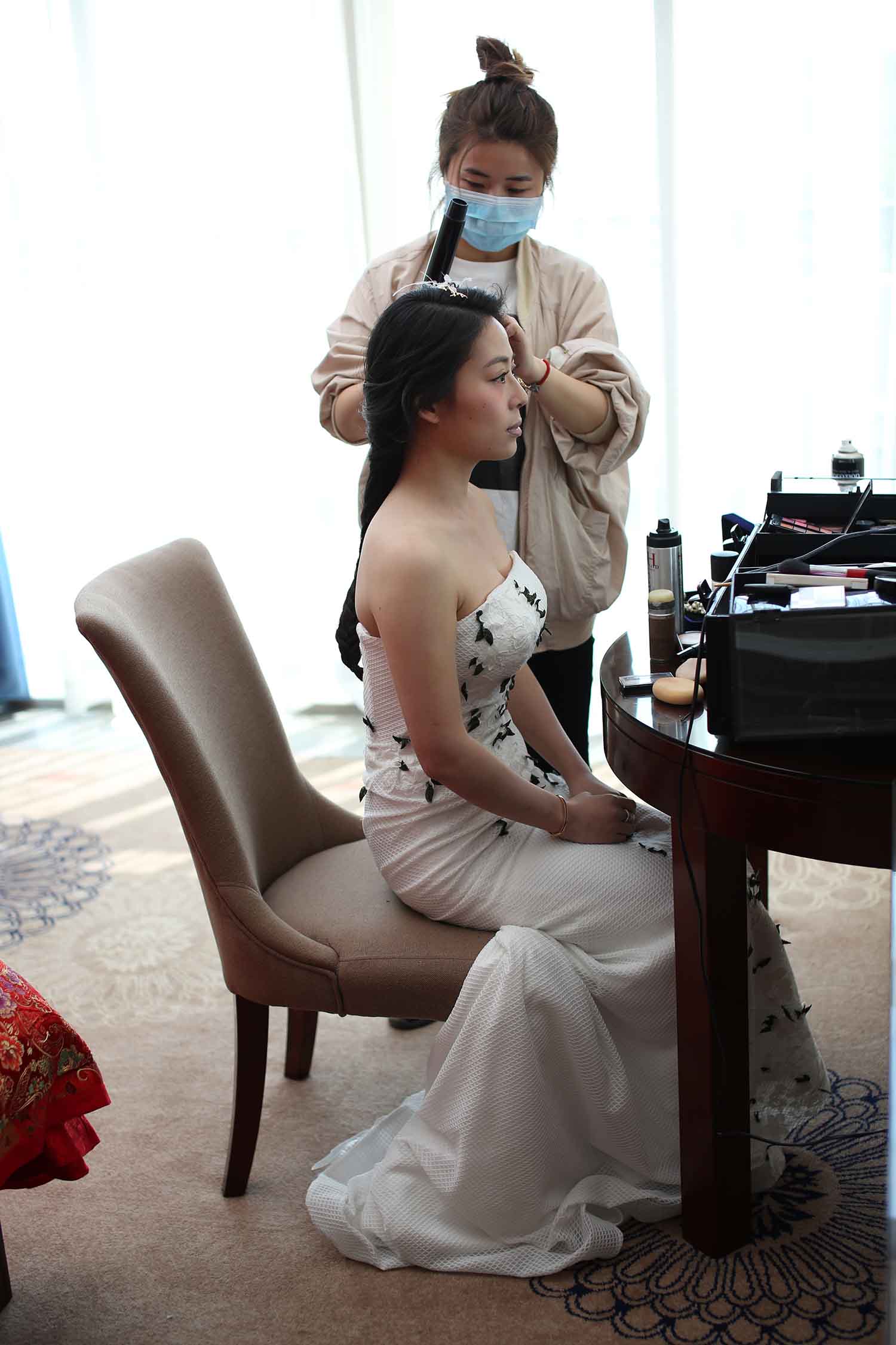 [素人新娘] 后背有纹身的新娘婚礼现场实拍写真 H231