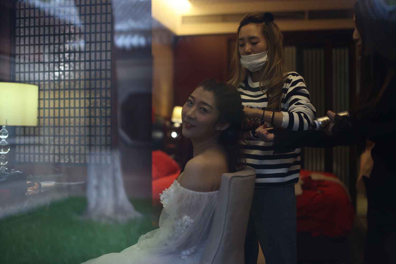 [素人新娘] 家住在北京四合院的富婆新娘婚礼现场实拍写真 H249