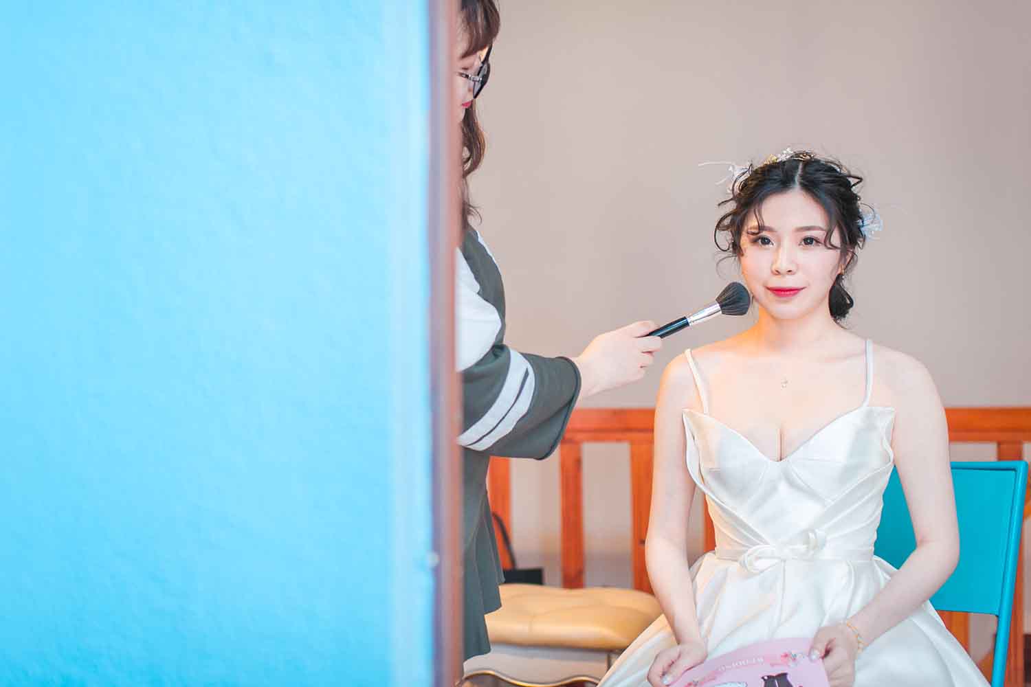 [素人新娘] 皮肤雪白的大眼睛美女新娘婚礼现场实拍写真 H233