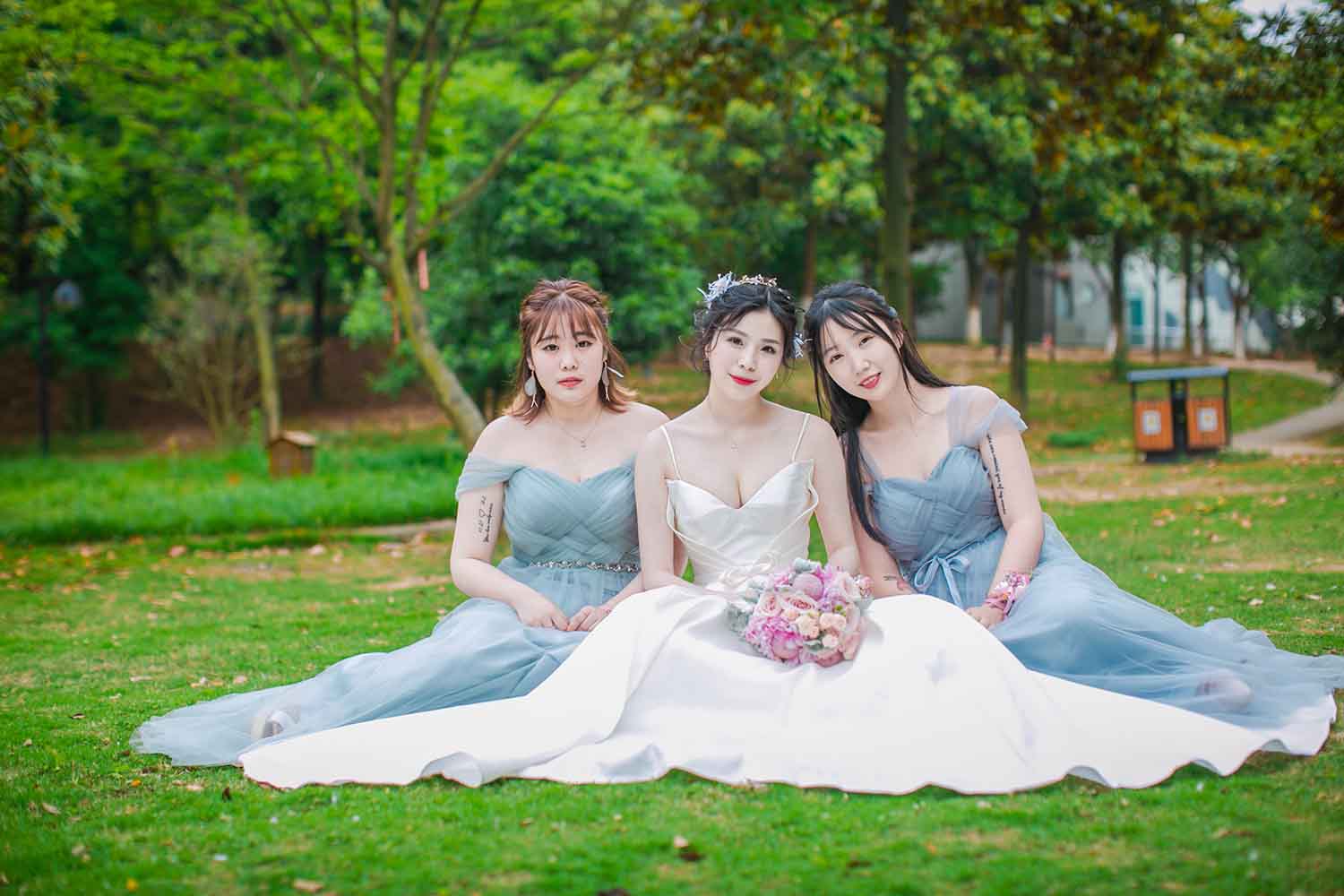 [素人新娘] 皮肤雪白的大眼睛美女新娘婚礼现场实拍写真 H233