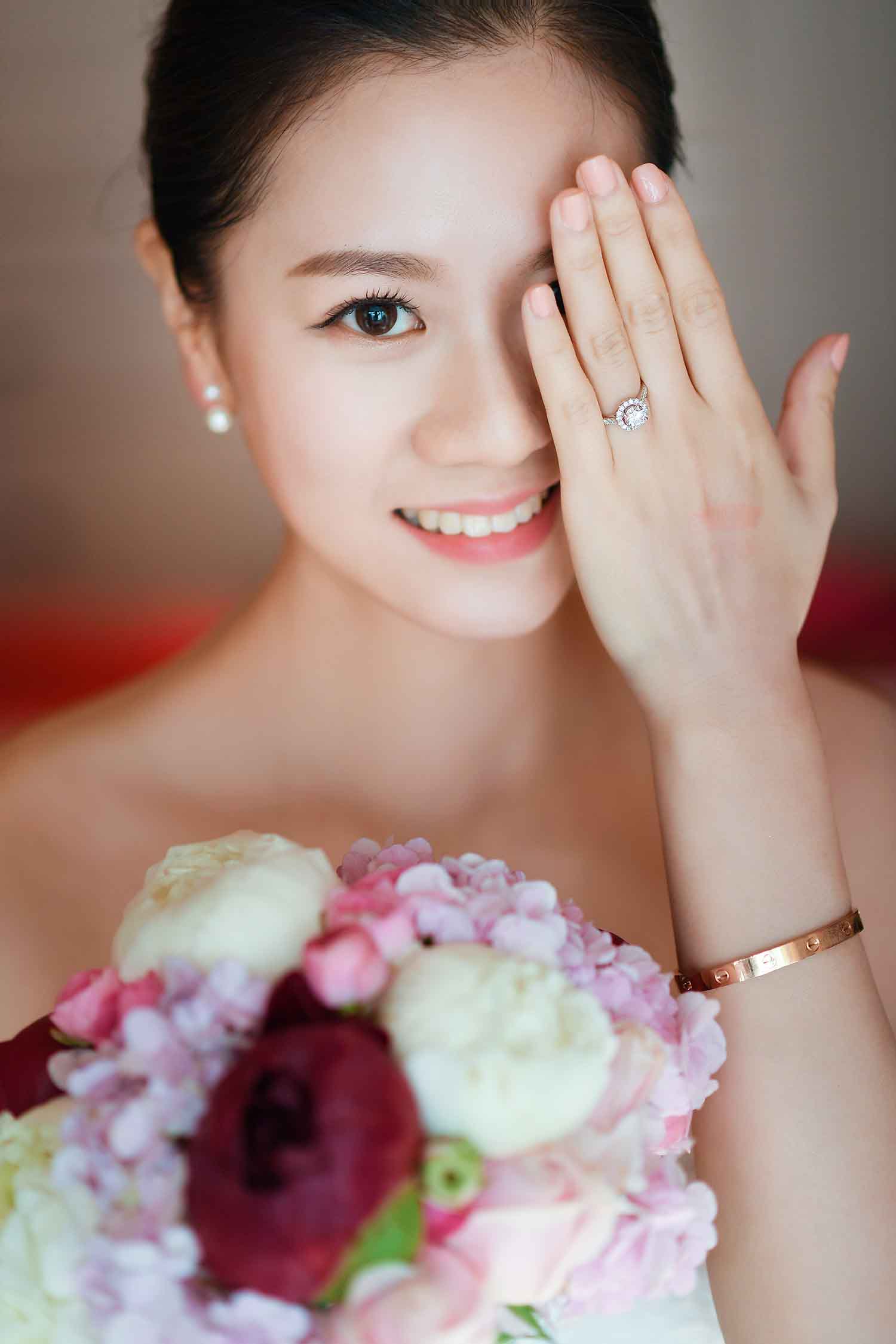 [素人新娘] 笑起来很迷人身材也很哇塞的新娘婚礼现场实拍写真 H221