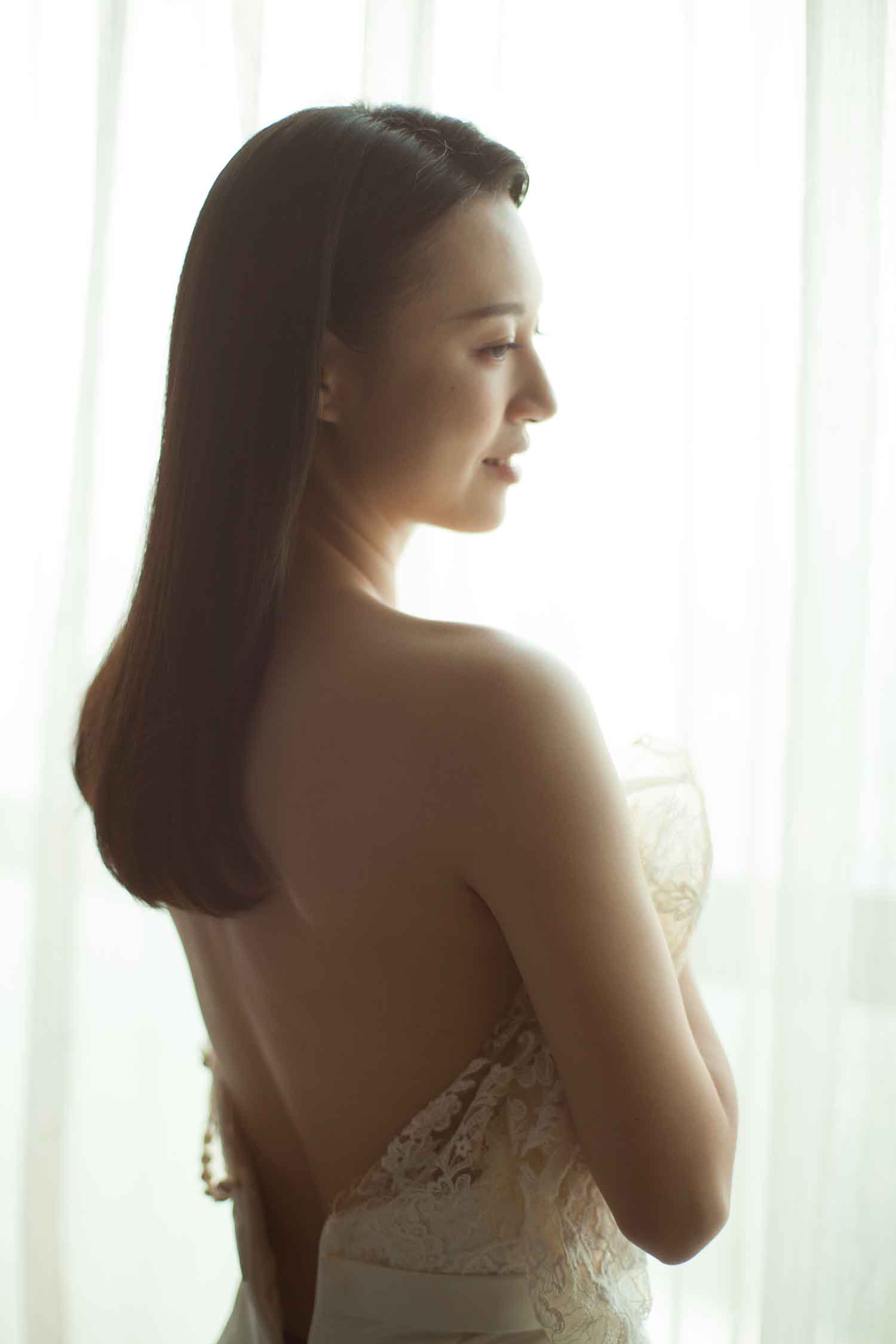 [素人新娘] 后背很性感的气质美女新娘婚礼现场实拍写真 H255