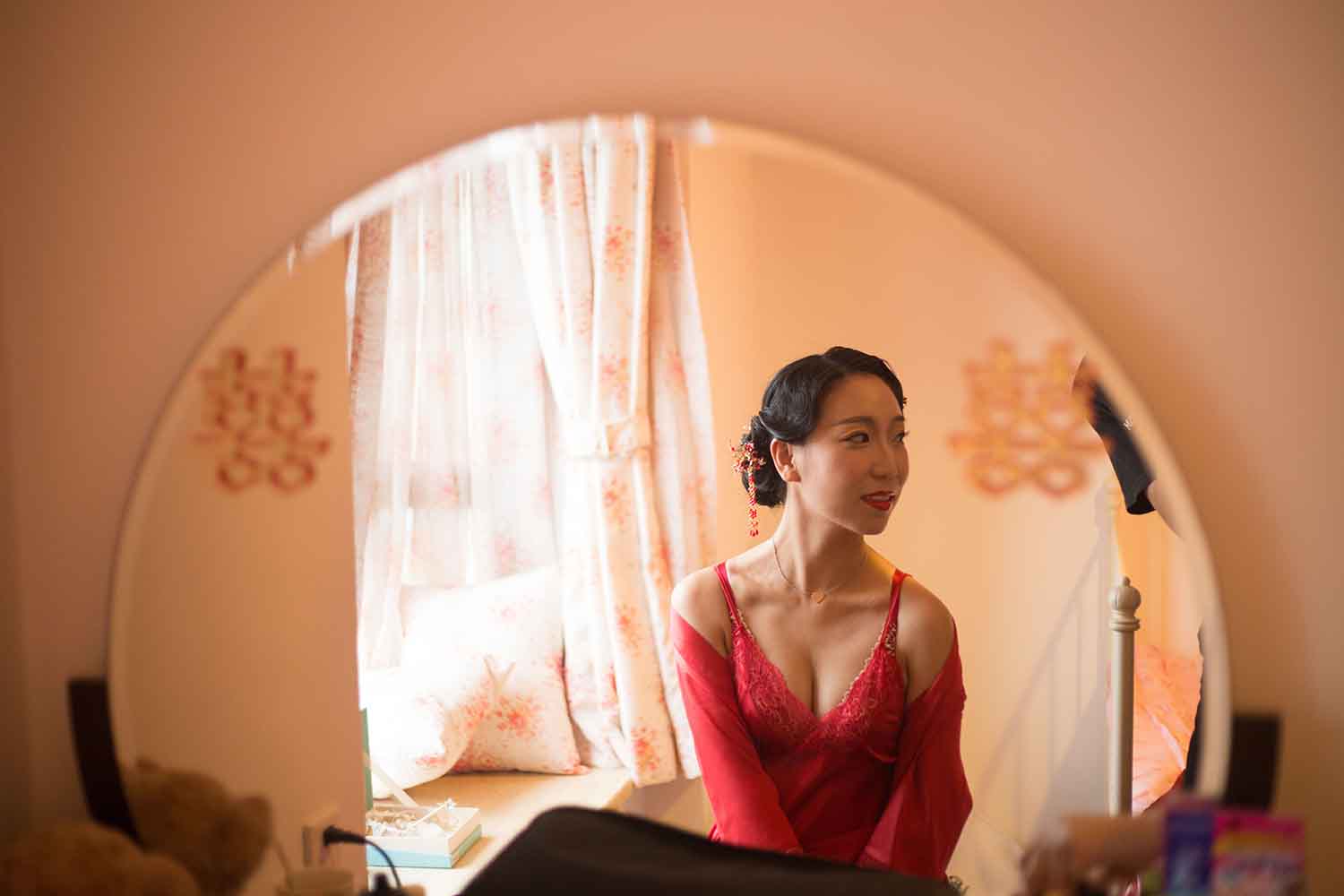 [素人新娘] 床上姿势很性感的新娘婚礼现场实拍写真 H237