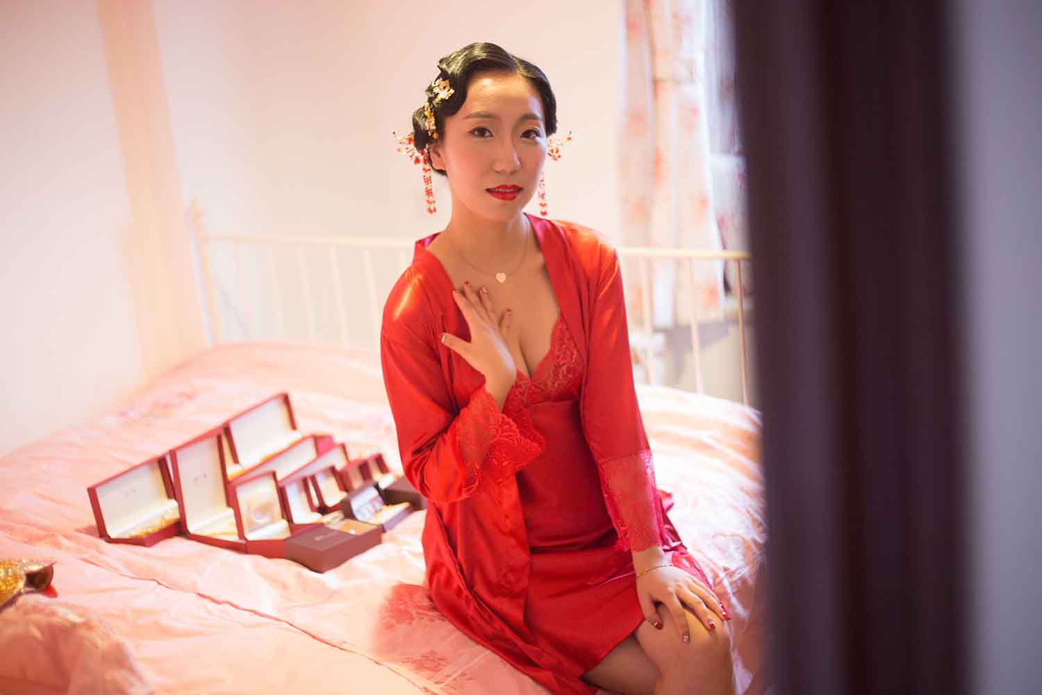 [素人新娘] 床上姿势很性感的新娘婚礼现场实拍写真 H237