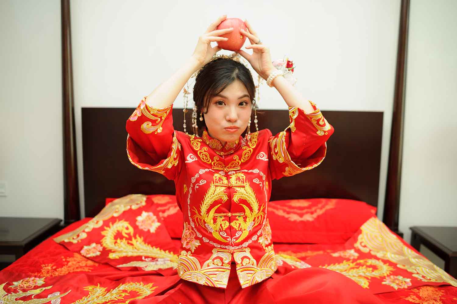 [素人新娘] 皮肤很好的长腿美女新娘婚礼现场实拍写真 H322