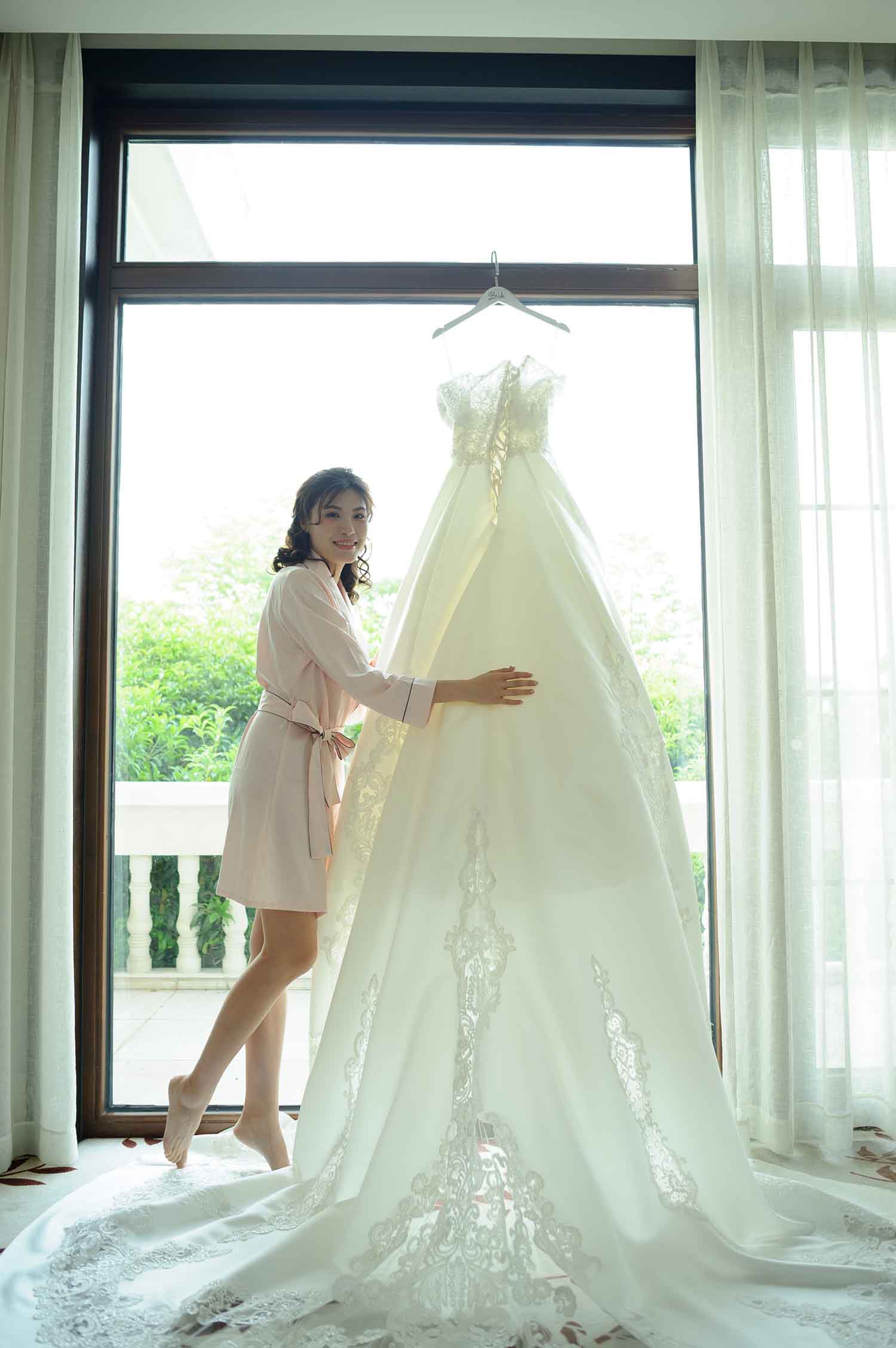 [素人新娘] 皮肤很好的长腿美女新娘婚礼现场实拍写真 H322