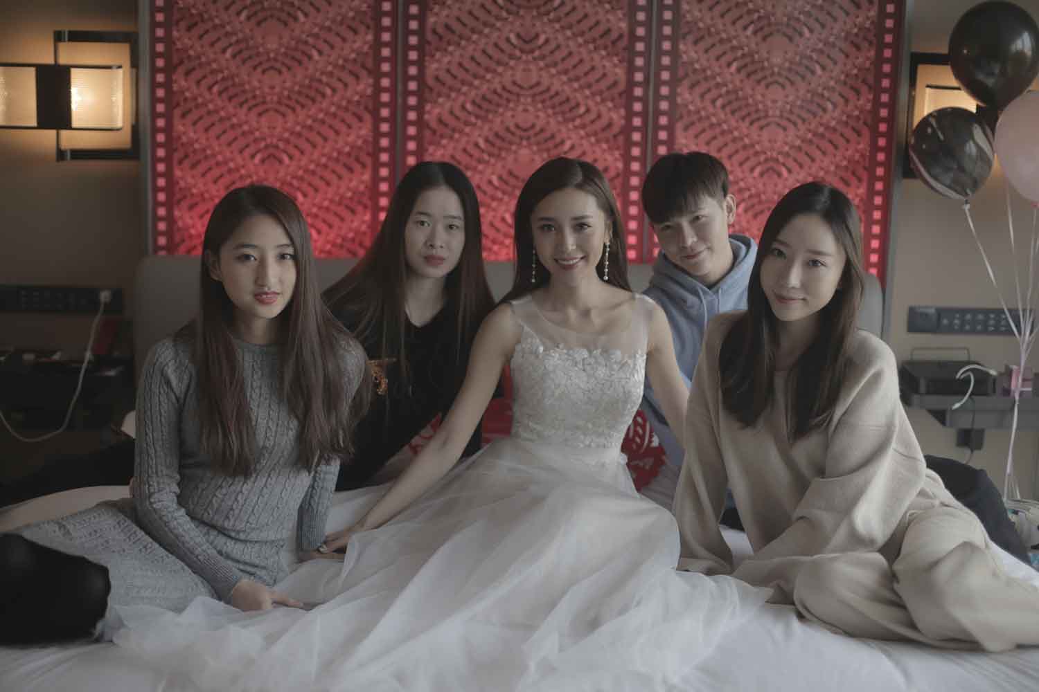 [素人新娘] 性感白色抹胸贵妇气质新娘的婚礼现场实拍写真 H200