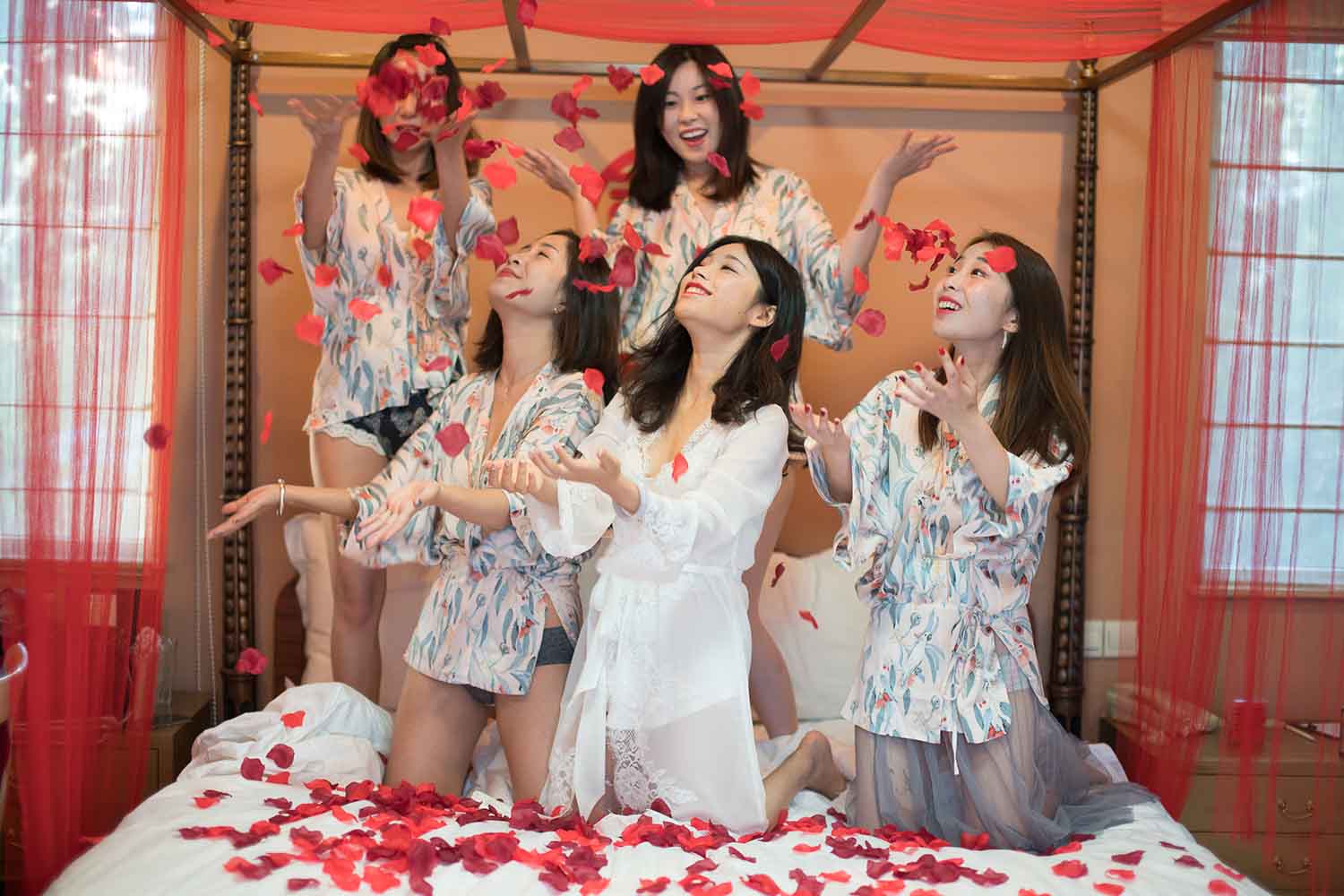 [素人新娘] 红色低胸晚礼服富态新娘的婚礼现场实拍写真 H204