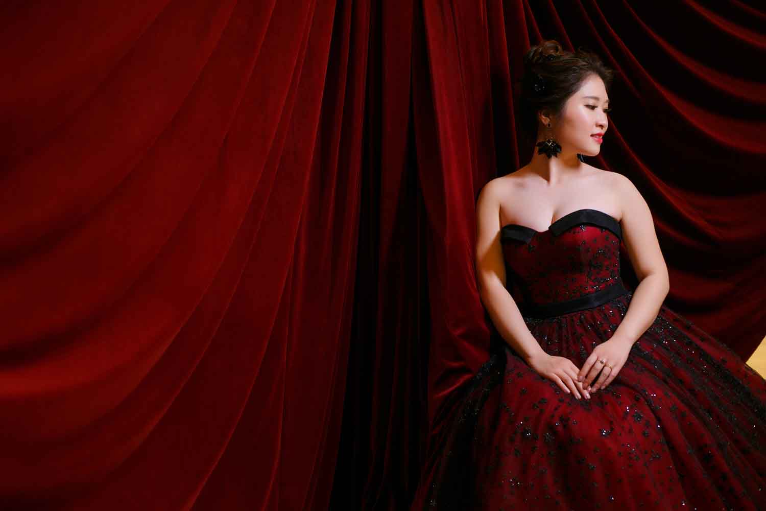 [素人新娘] 身材很傲人的鹅蛋脸美女新娘婚礼现场实拍写真 H301