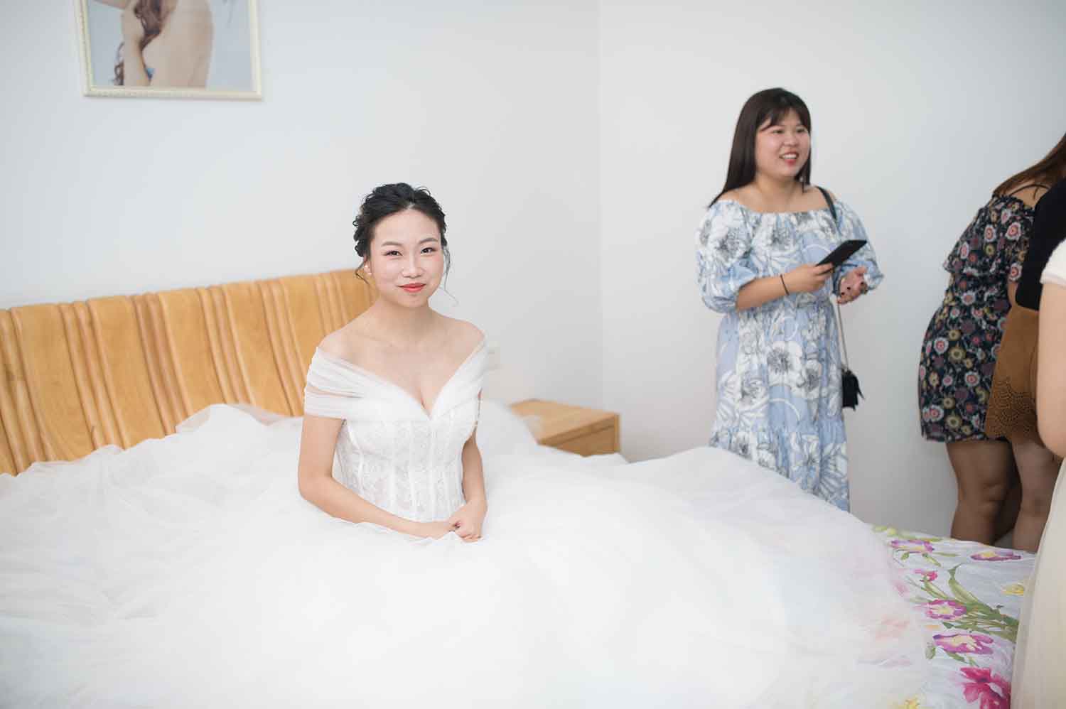 [素人新娘] 穿着性感睡衣化妆的新娘婚礼现场实拍写真 H239