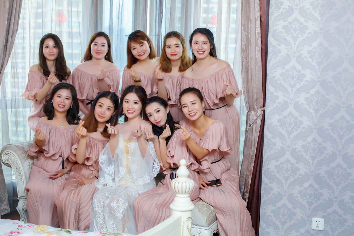 [素人新娘] 身材很傲人的鹅蛋脸美女新娘婚礼现场实拍写真 H301