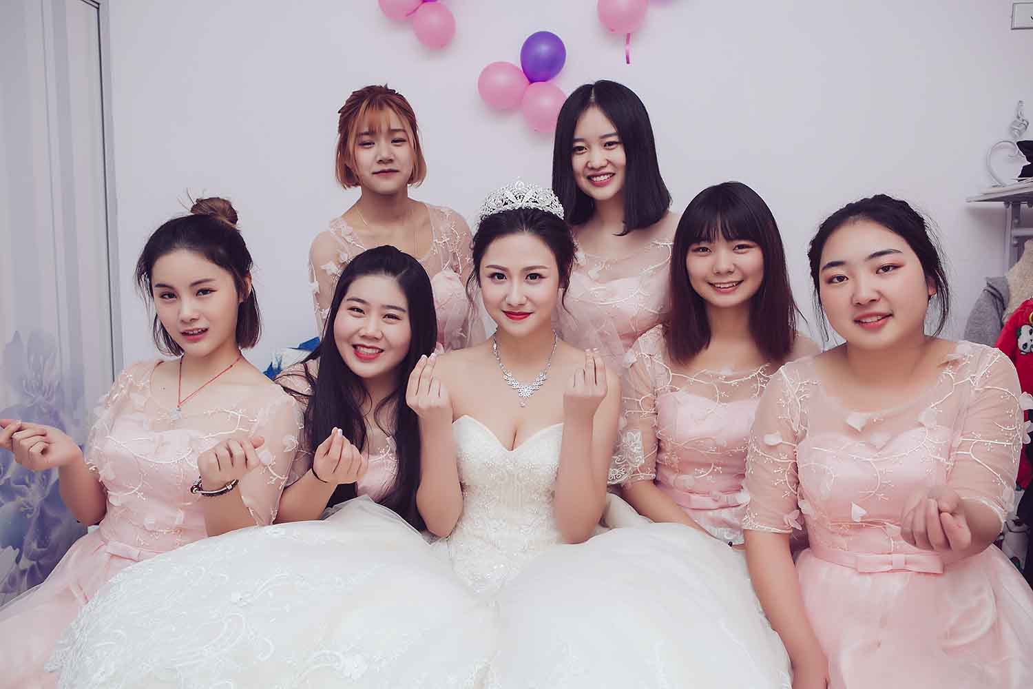 [素人新娘] 嫁入豪门有着明星气质的美女新娘婚礼现场实拍写真 H313