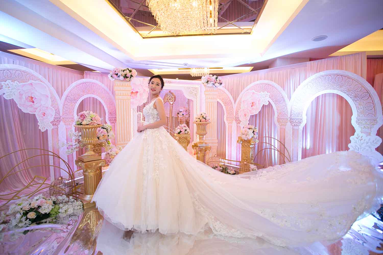 [素人新娘] 身材太诱人的可爱美女新娘婚礼现场实拍写真 H314