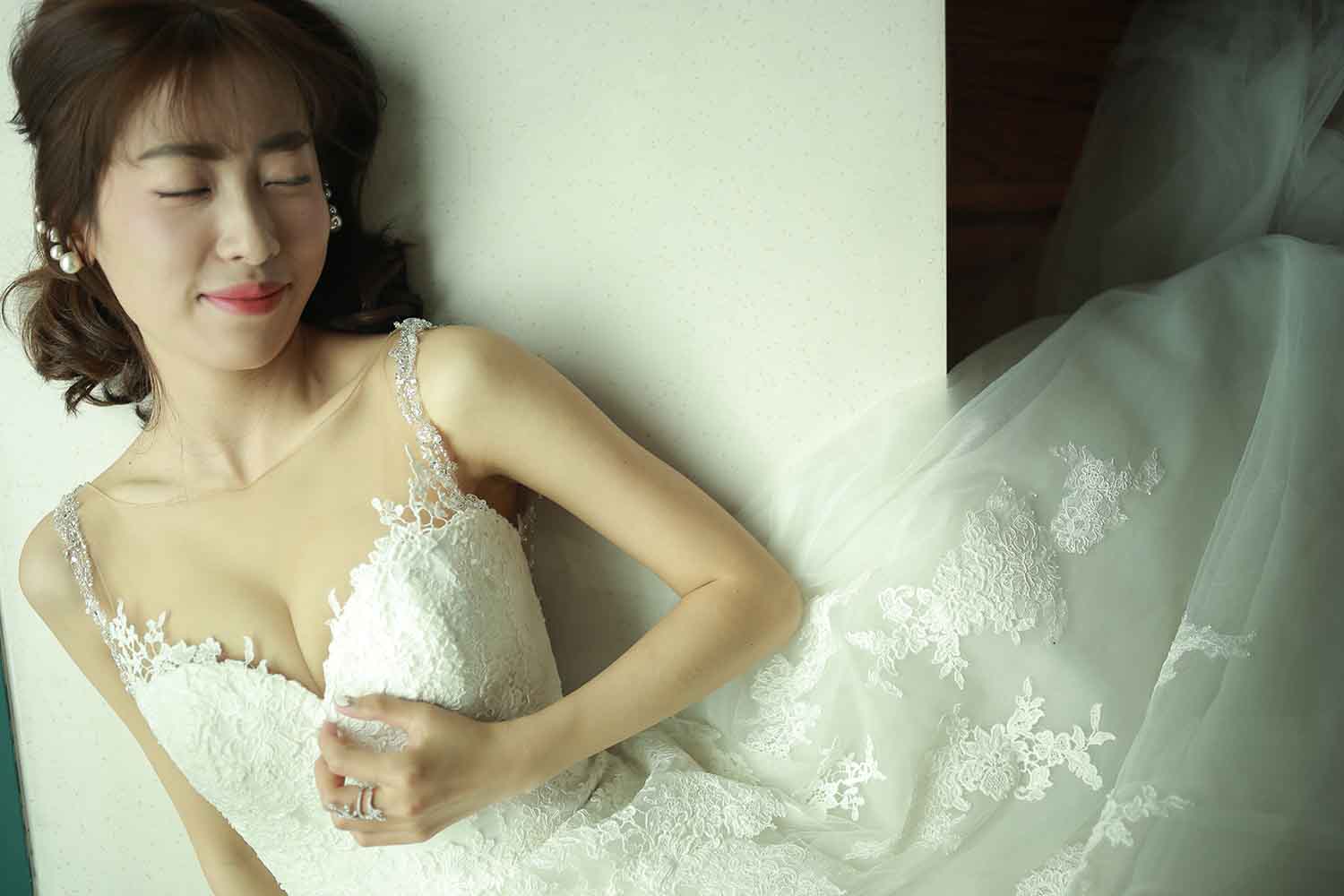 [素人新娘] 婚纱礼服似乎有点大的新娘婚礼现场实拍写真 H319