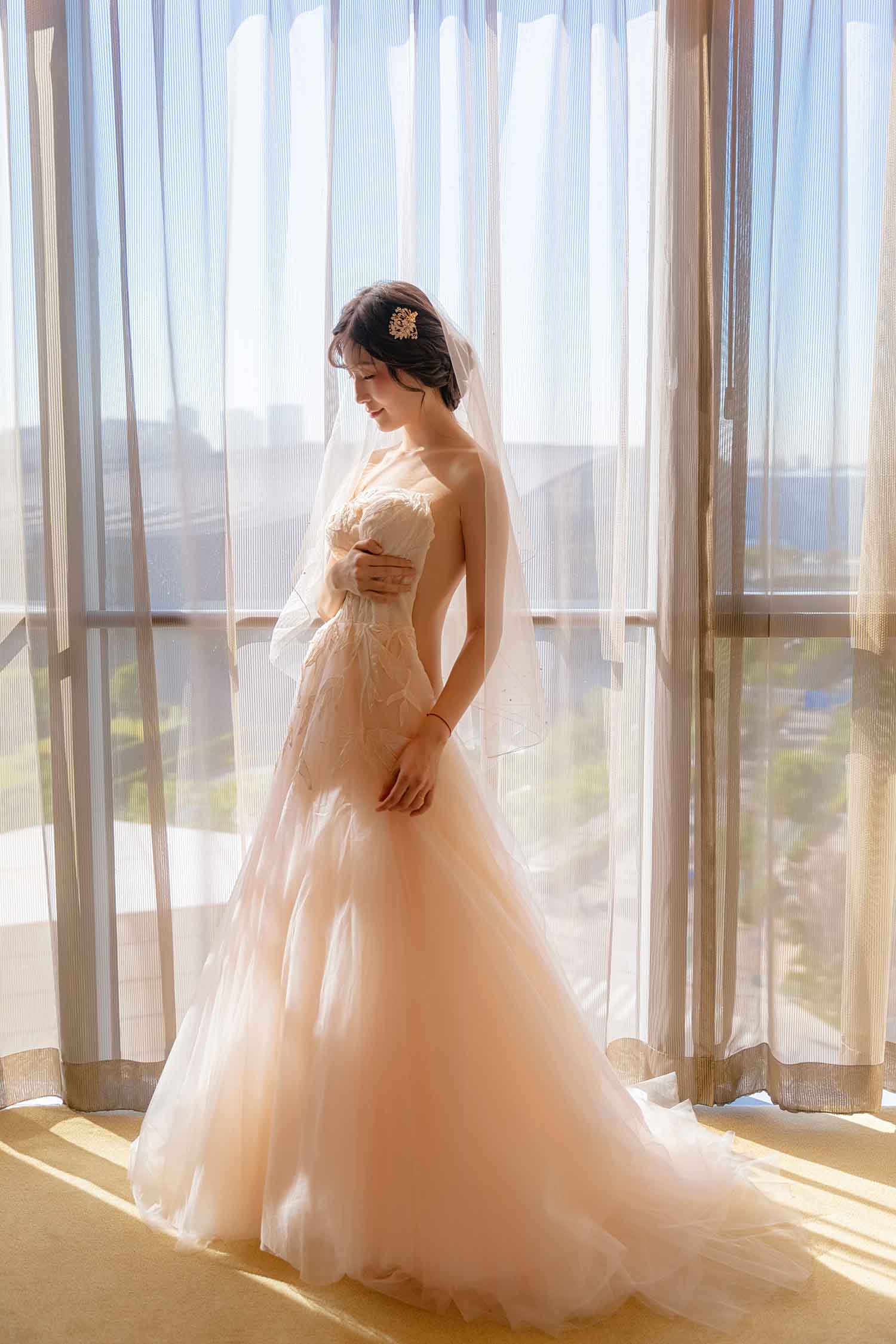 [素人新娘] 屁股很翘身材也不错的美女新娘婚礼现场实拍写真 H320